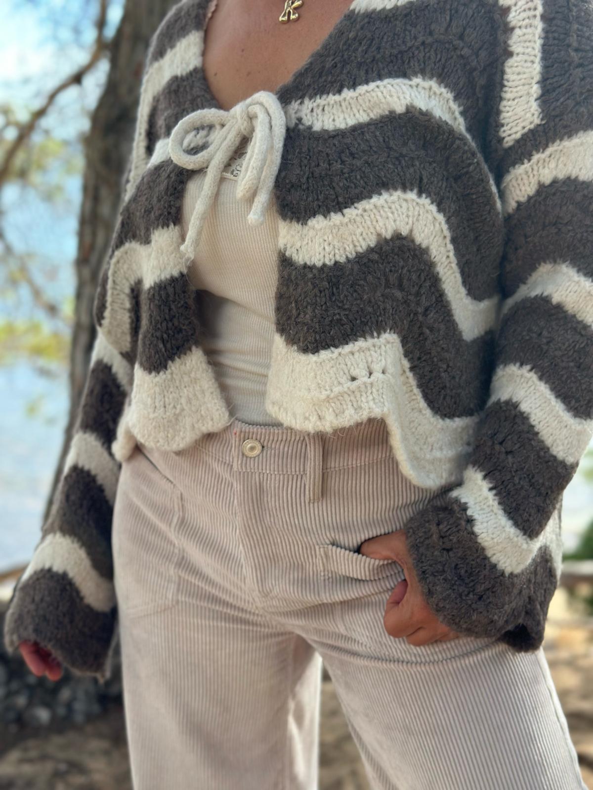 Süße Onesize Strickjacke zum binden in Cremé/Braun