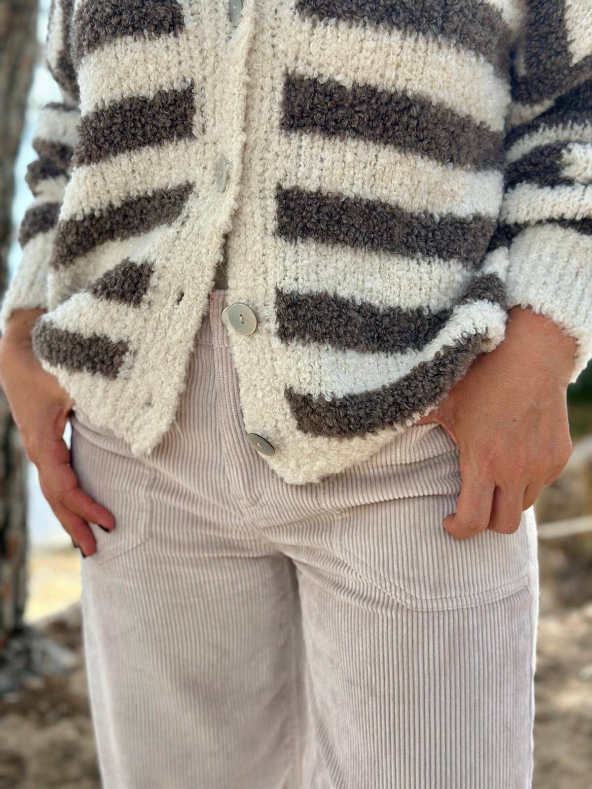 Gestreifte Grobstrick Jacke in Cremé/Taupé