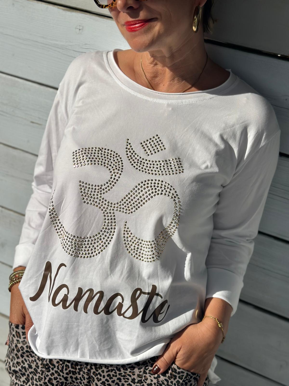 Süßes "NAMASTE" Shirt mit Glitzersteinchen in Weiß