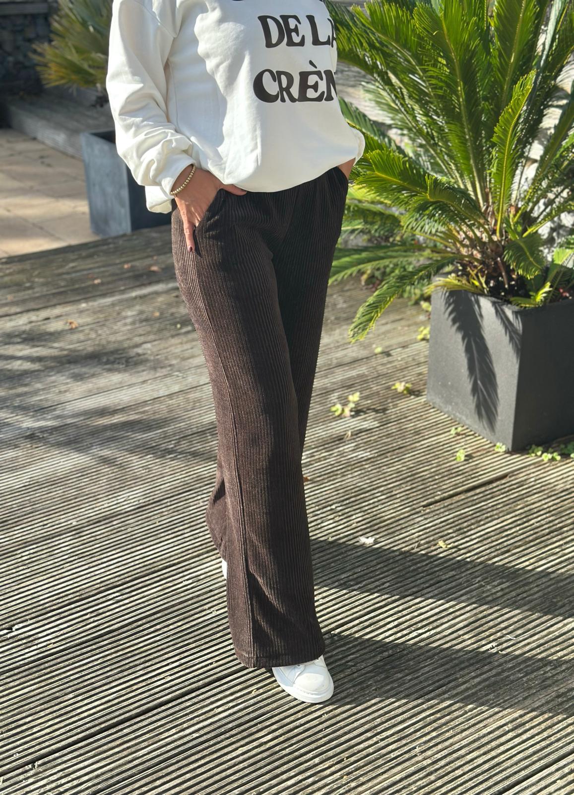 Süße Cord-Jogger mit weitem Bein in Chocolate