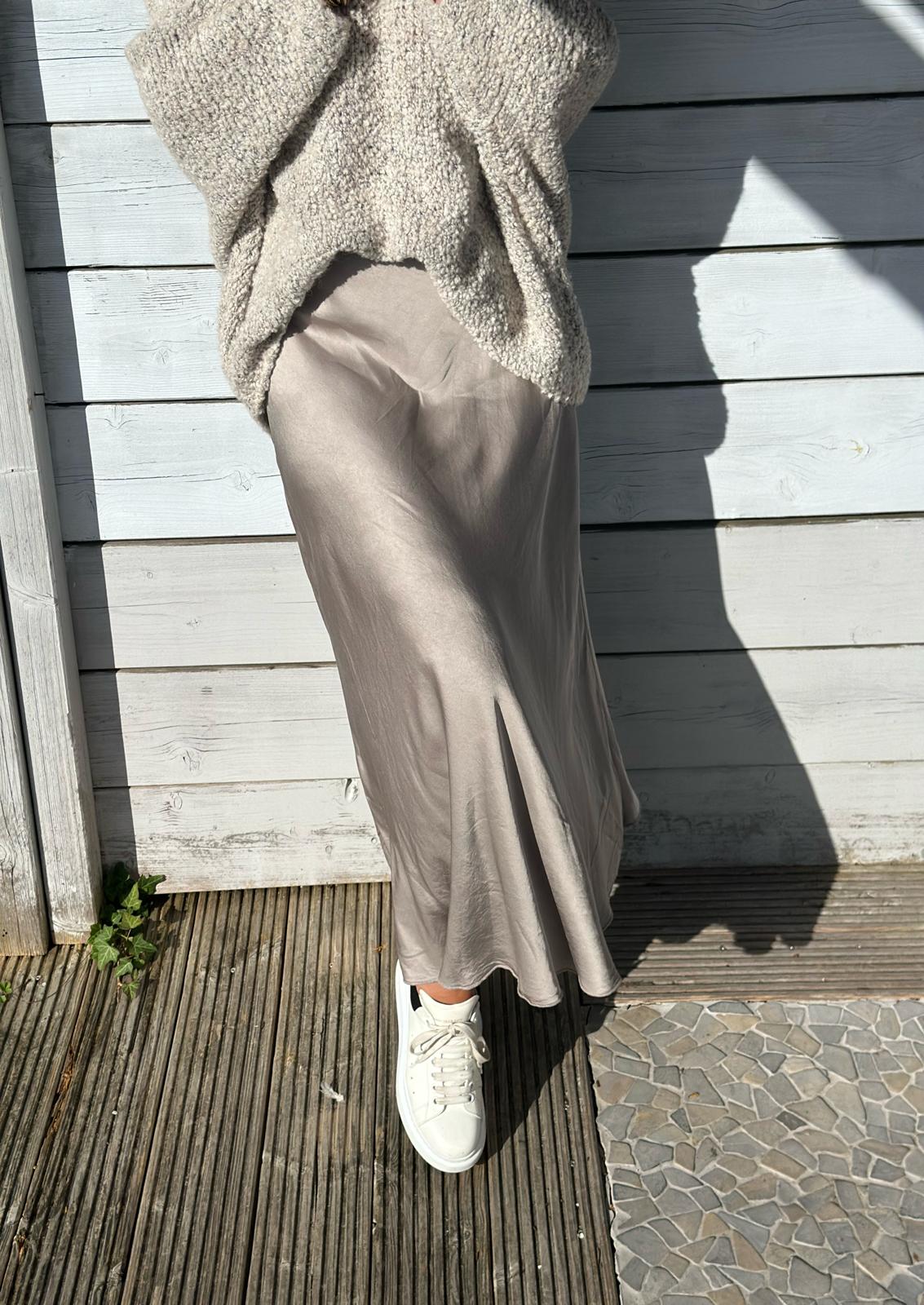 Glänzender Onesize SATIN Rock in Silver-Grey