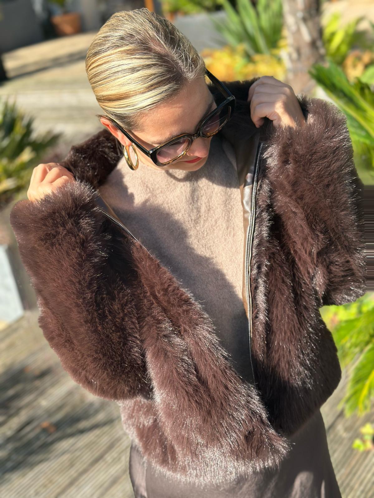 Cropped geschnittener Kuschelpullover "ELLA" in Camel