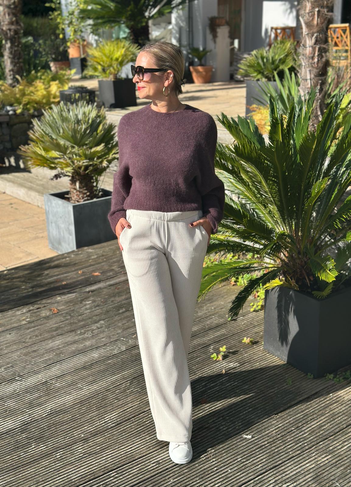 Cropped geschnittener Kuschelpullover "ELLA" in Braun-Flieder