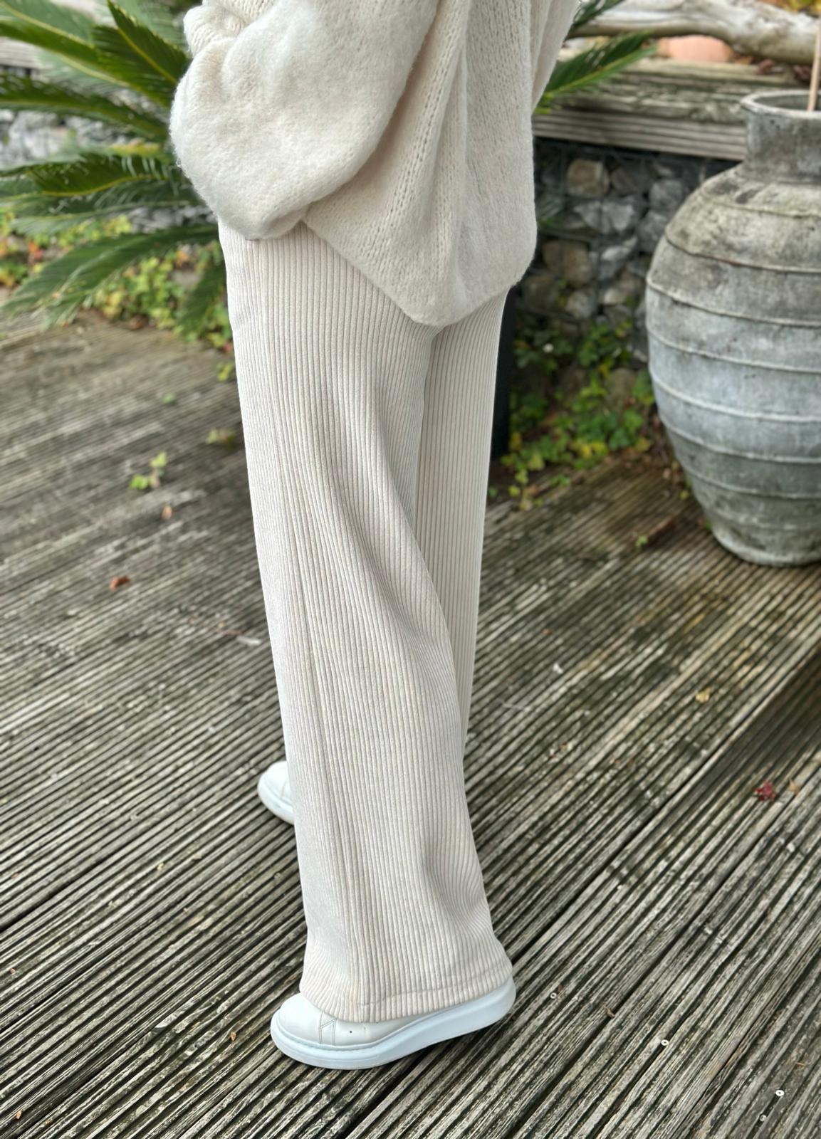 Süße Cord-Jogger mit weitem Bein in Cremé