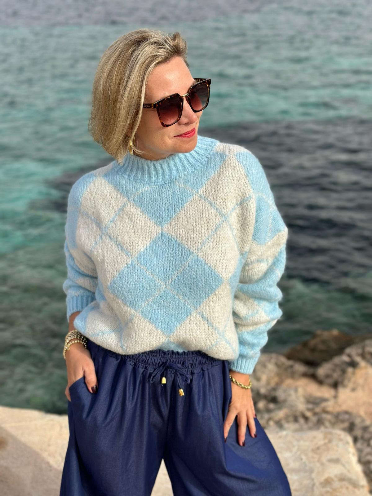 Zuckersüßer "GROBSTRICK" Rautenpulli in Hellblau