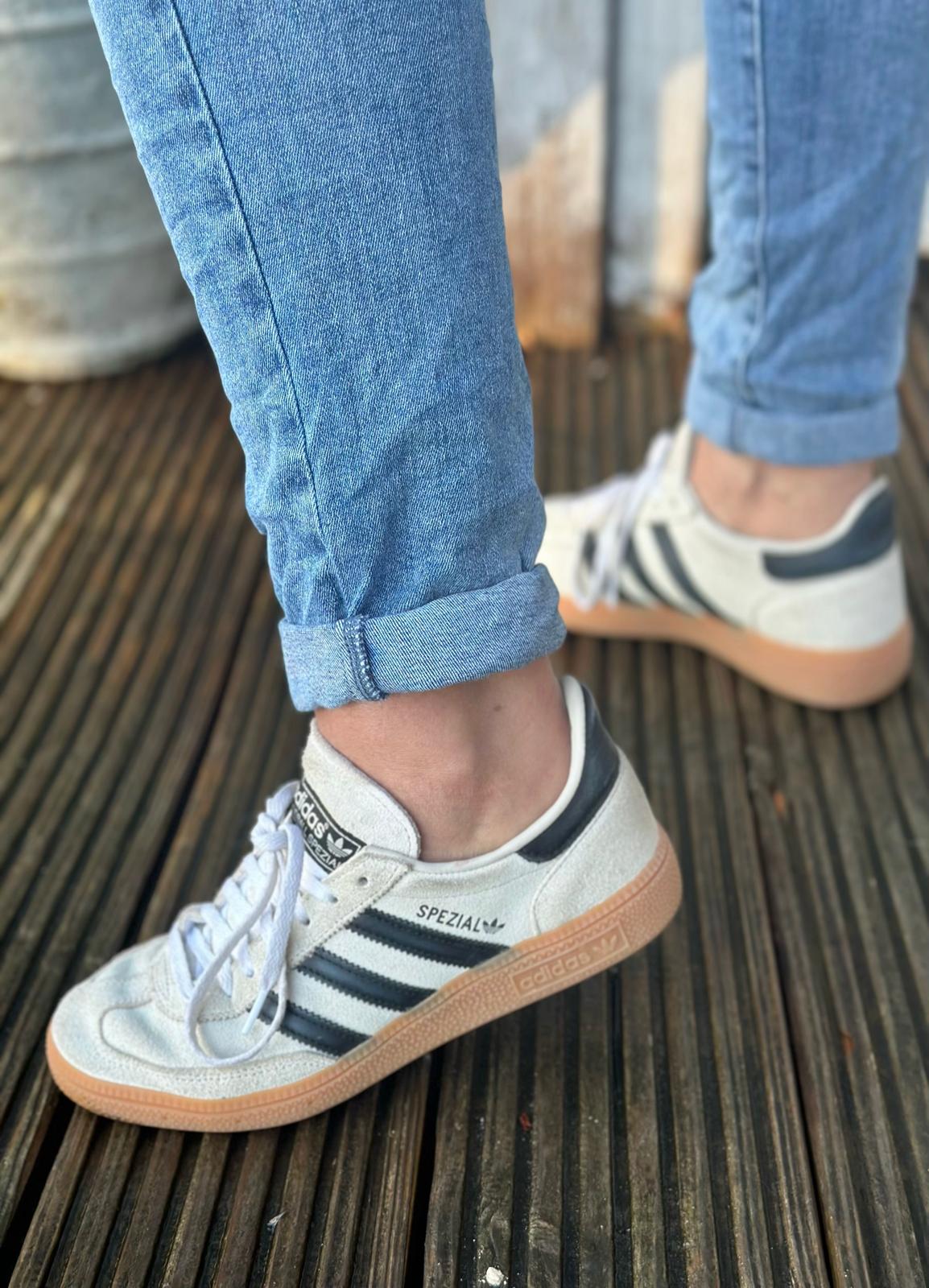 Lässige Everyday Jeans mit Used-Details