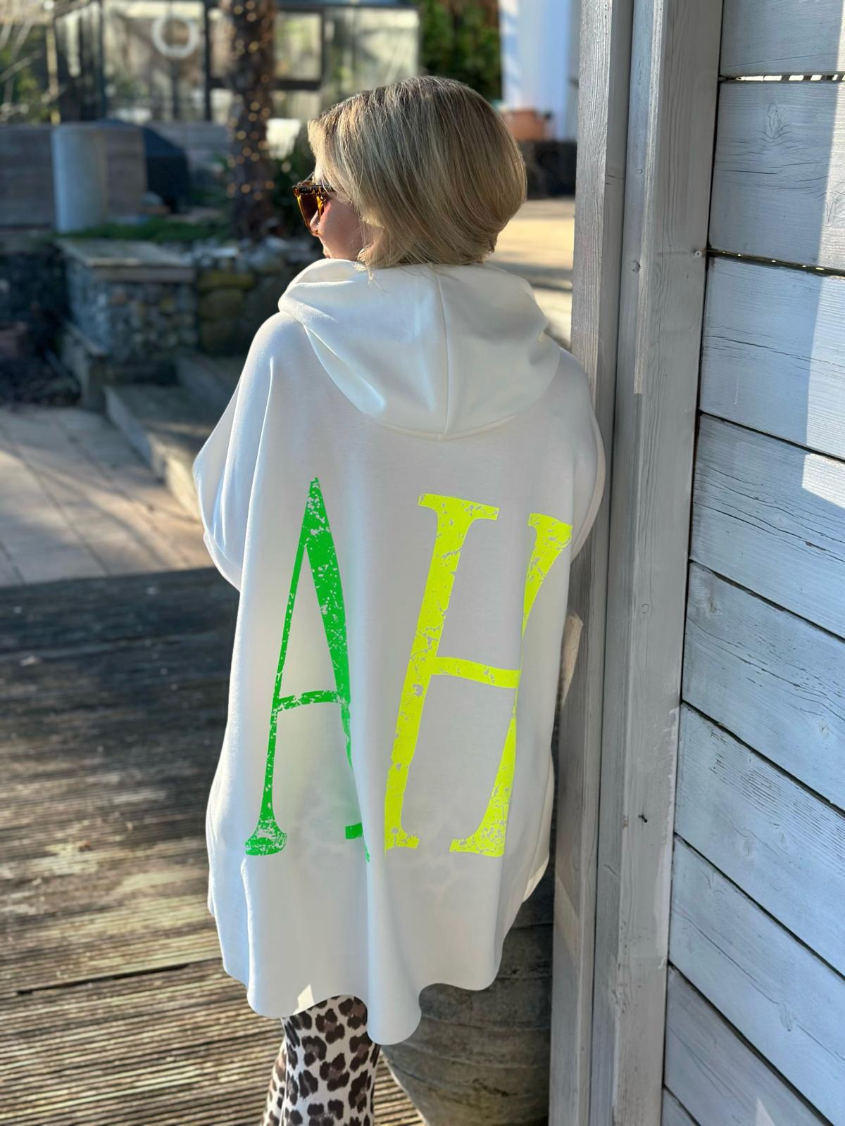 Oversize Hoodie „YEAH“ mit Front- & Backprint in Weiss