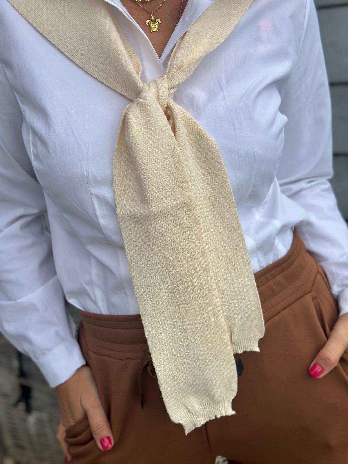 Shoulder Chic – Feinstrick Sand Beige