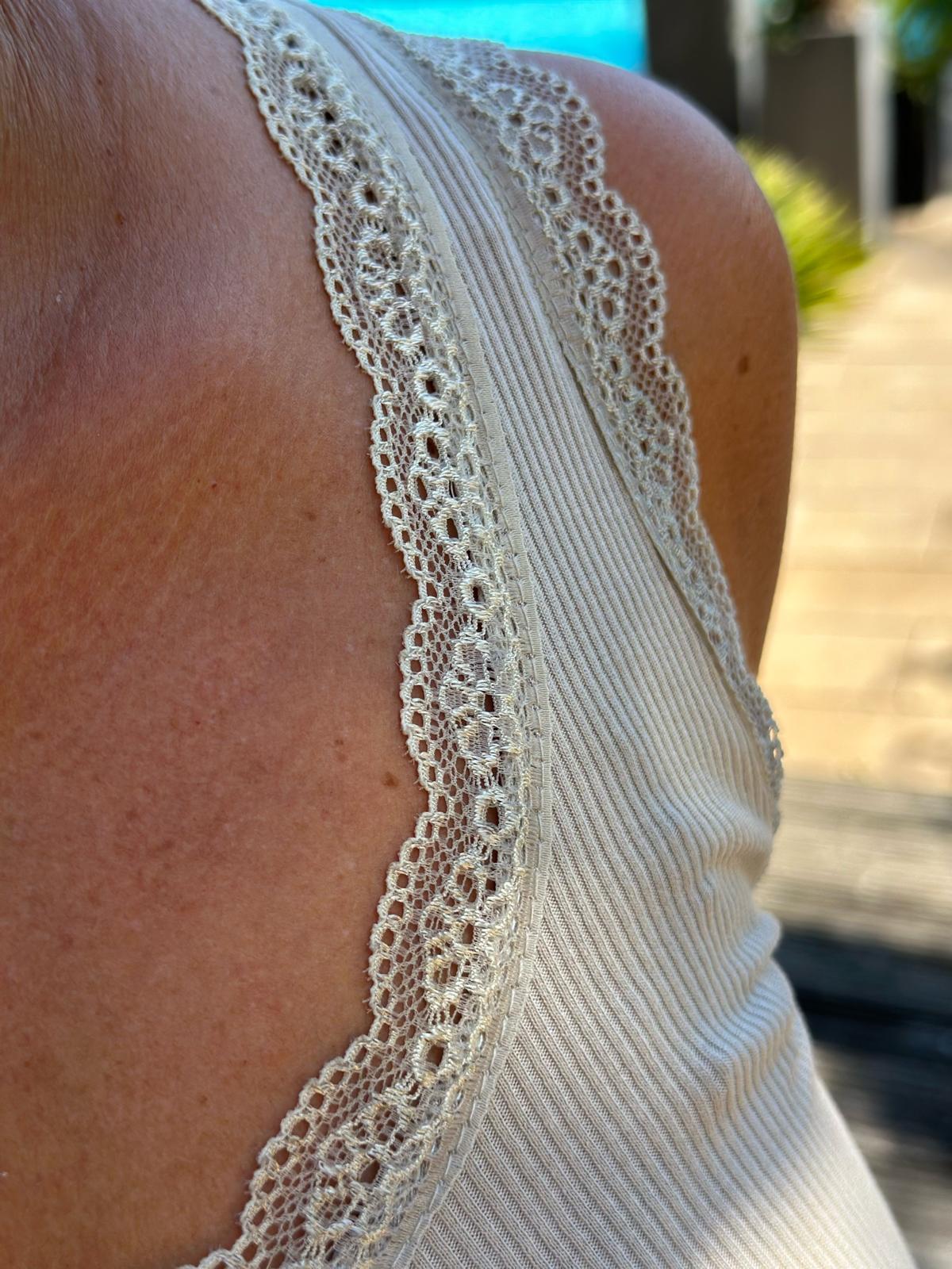 „Belle Amour“ – Rib Top mit Spitze