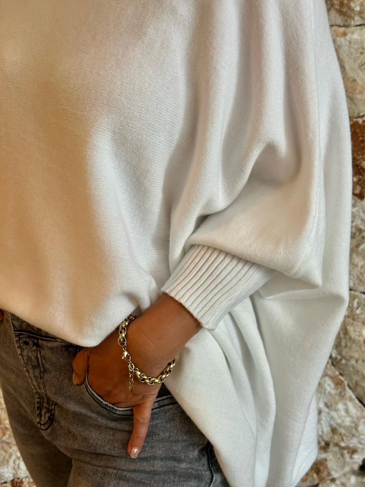 COZY CAPE – Oversized Pullover Off White