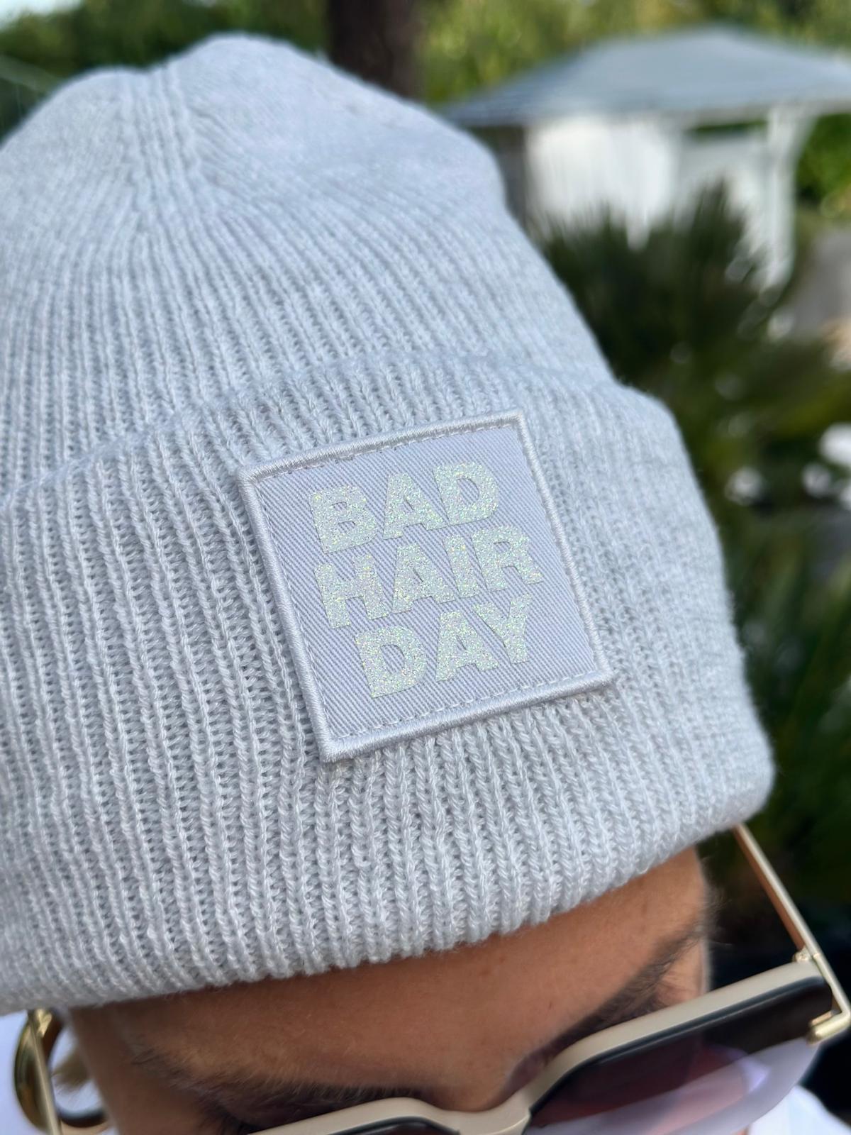 BE FAMOUS Mütze - „Bad Hair Day“ Light Grey