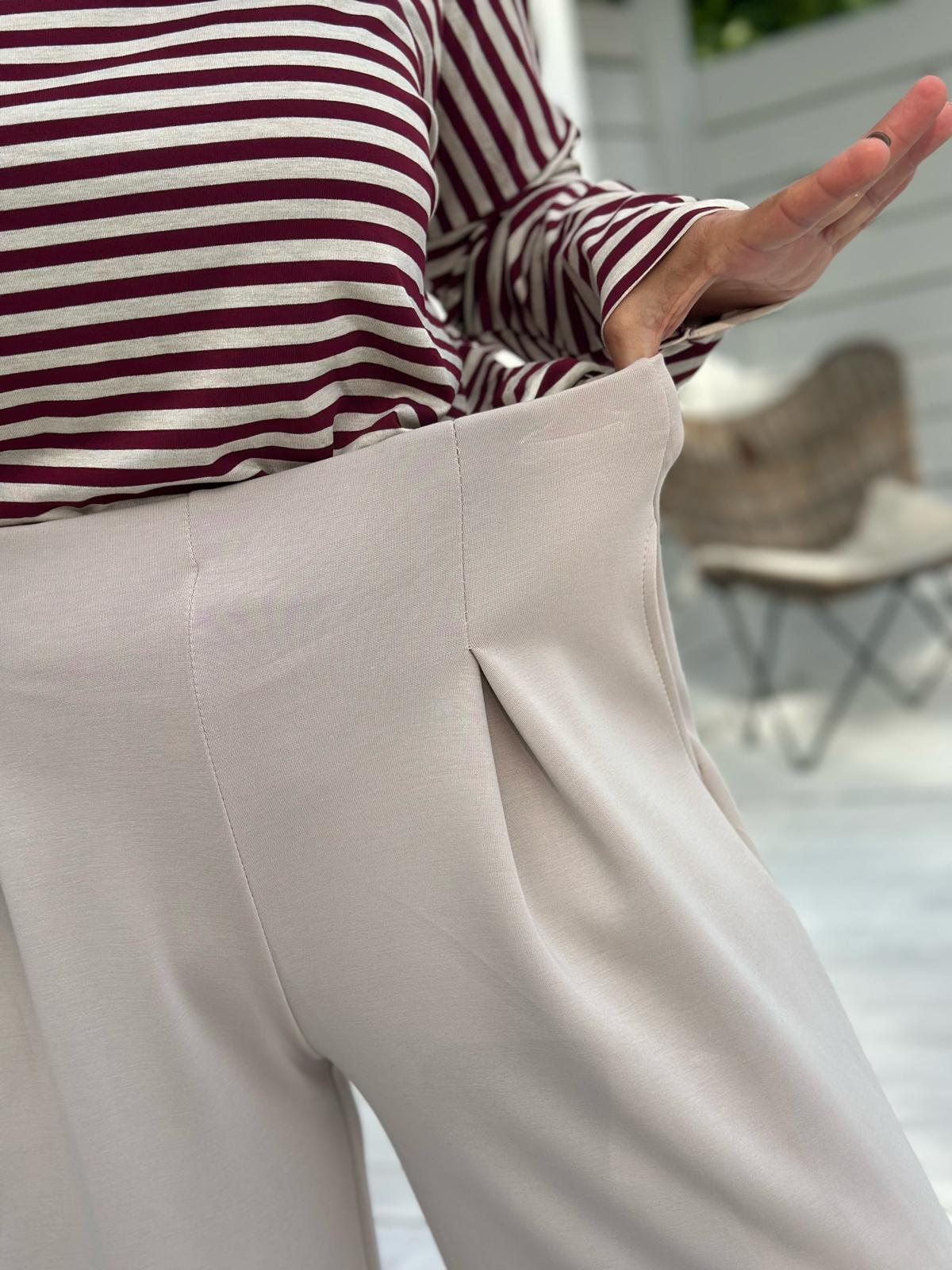 Butterstoff Wide Leg Hose mit Bundfalten in Cremé