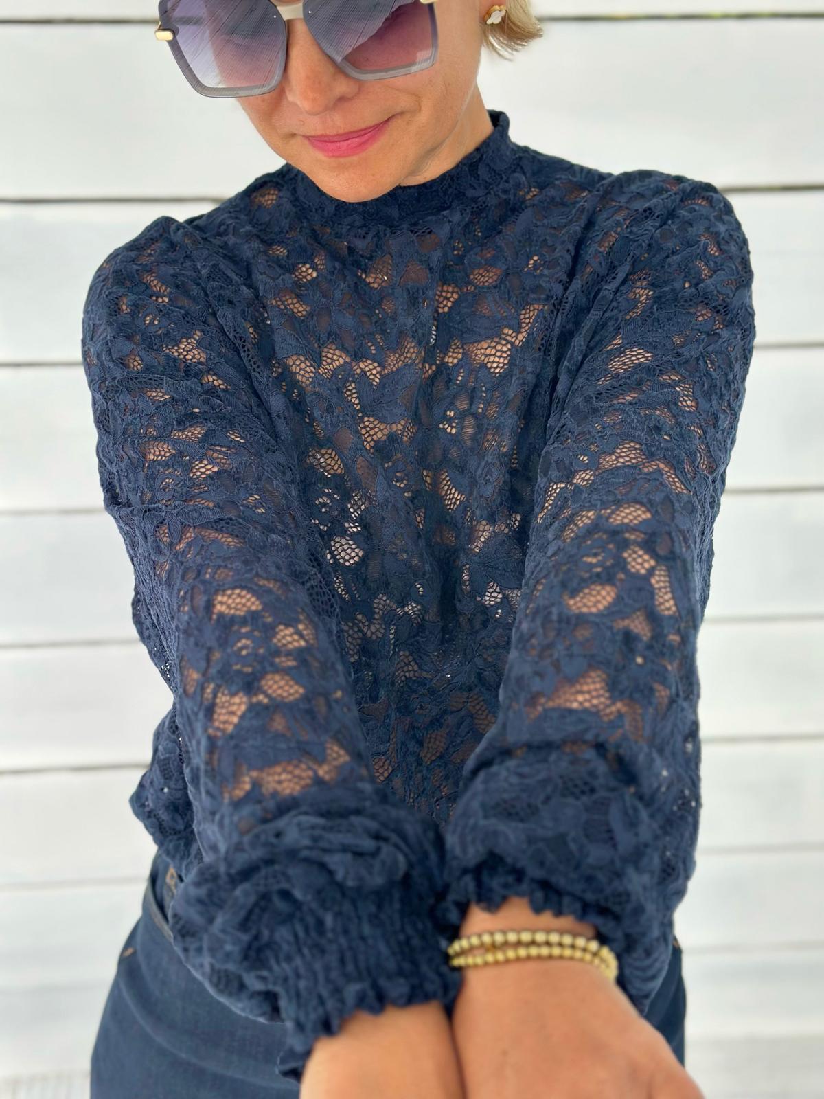 Spitzenbluse „Romantic Lace“ – Marineblau