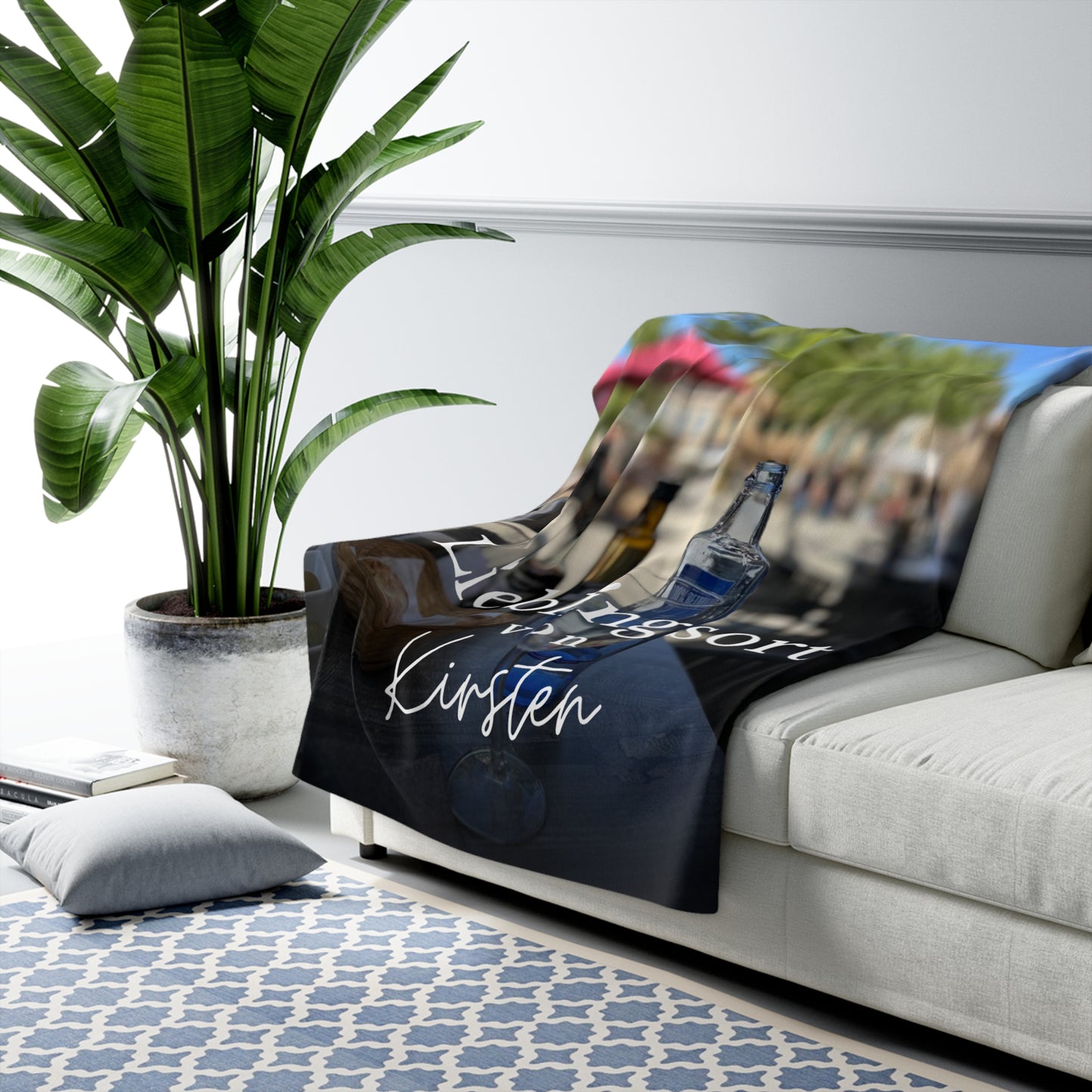 KIRSTEN PERSÖNLICH Decke "Lieblingsort", trage Deinen Namen ein und lade Dein Bild hoch!