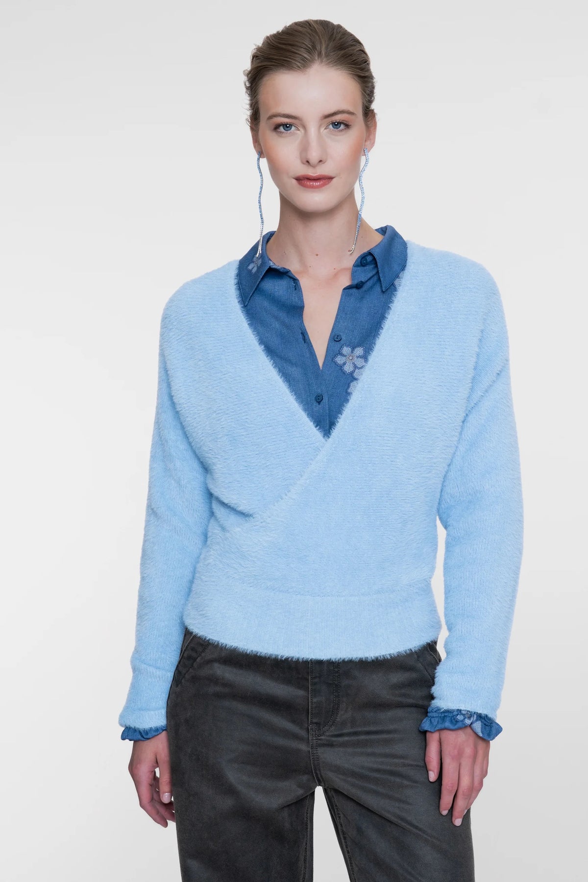 Fluffy Wrap Pullover - Hellblau