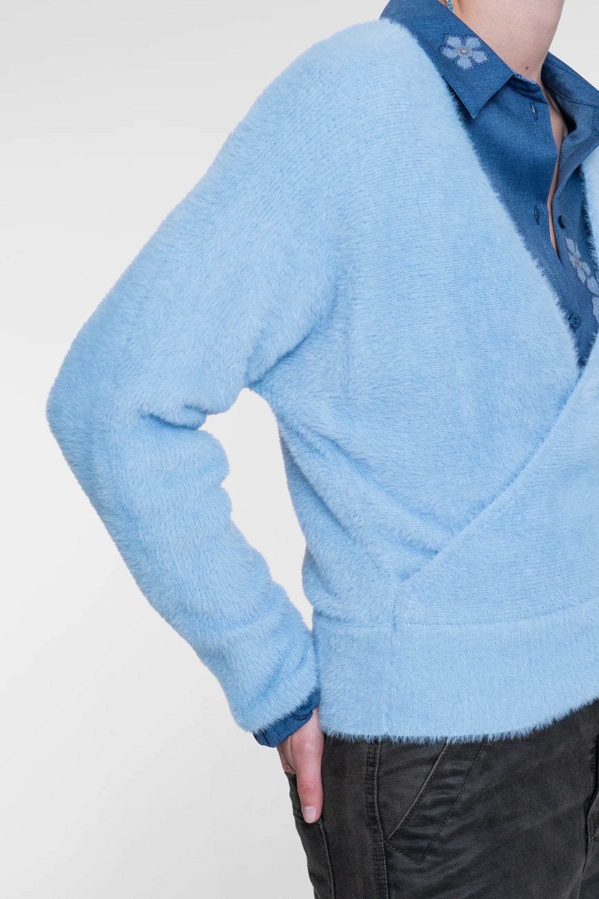 Fluffy Wrap Pullover - Hellblau