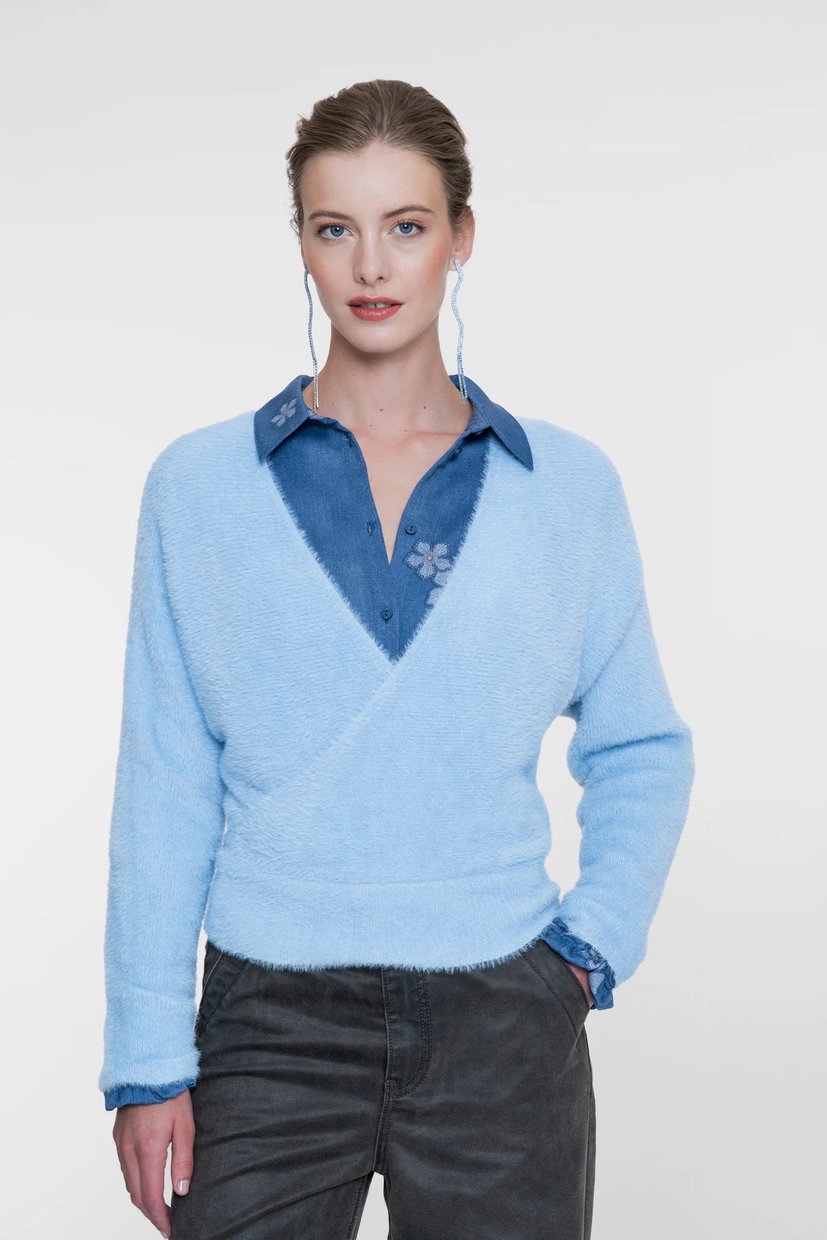 Fluffy Wrap Pullover - Hellblau