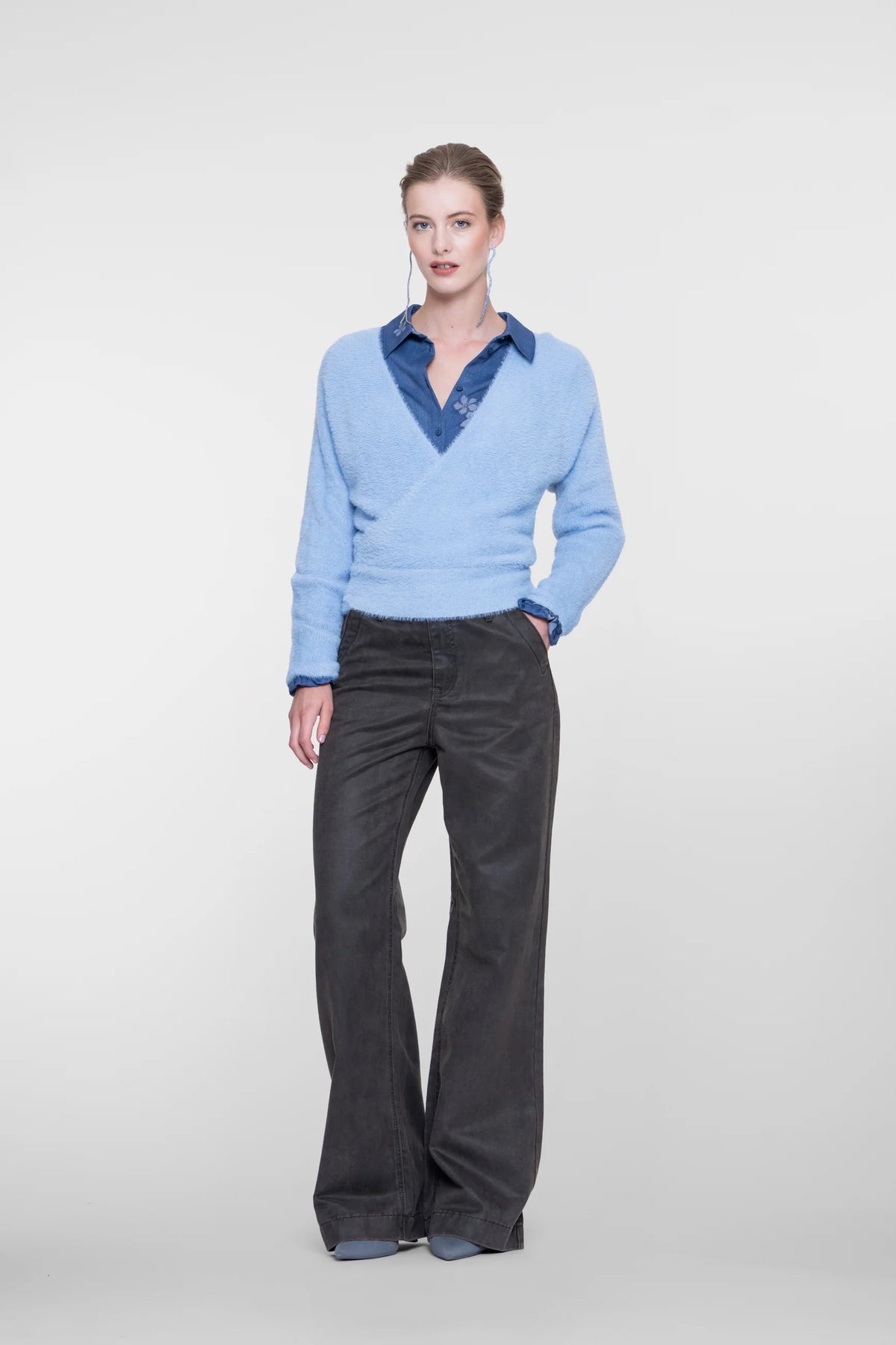 Fluffy Wrap Pullover - Hellblau
