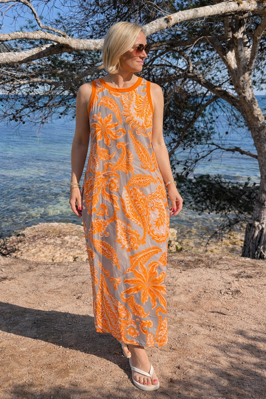 Maxikleid „Sunset Glow“ – Orange Paisley