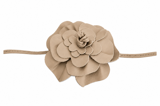 Rosalie Gürtelblüte in Dark Beige