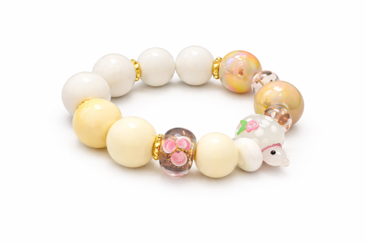 Golden Bunny Charm Armband – Playful Glow