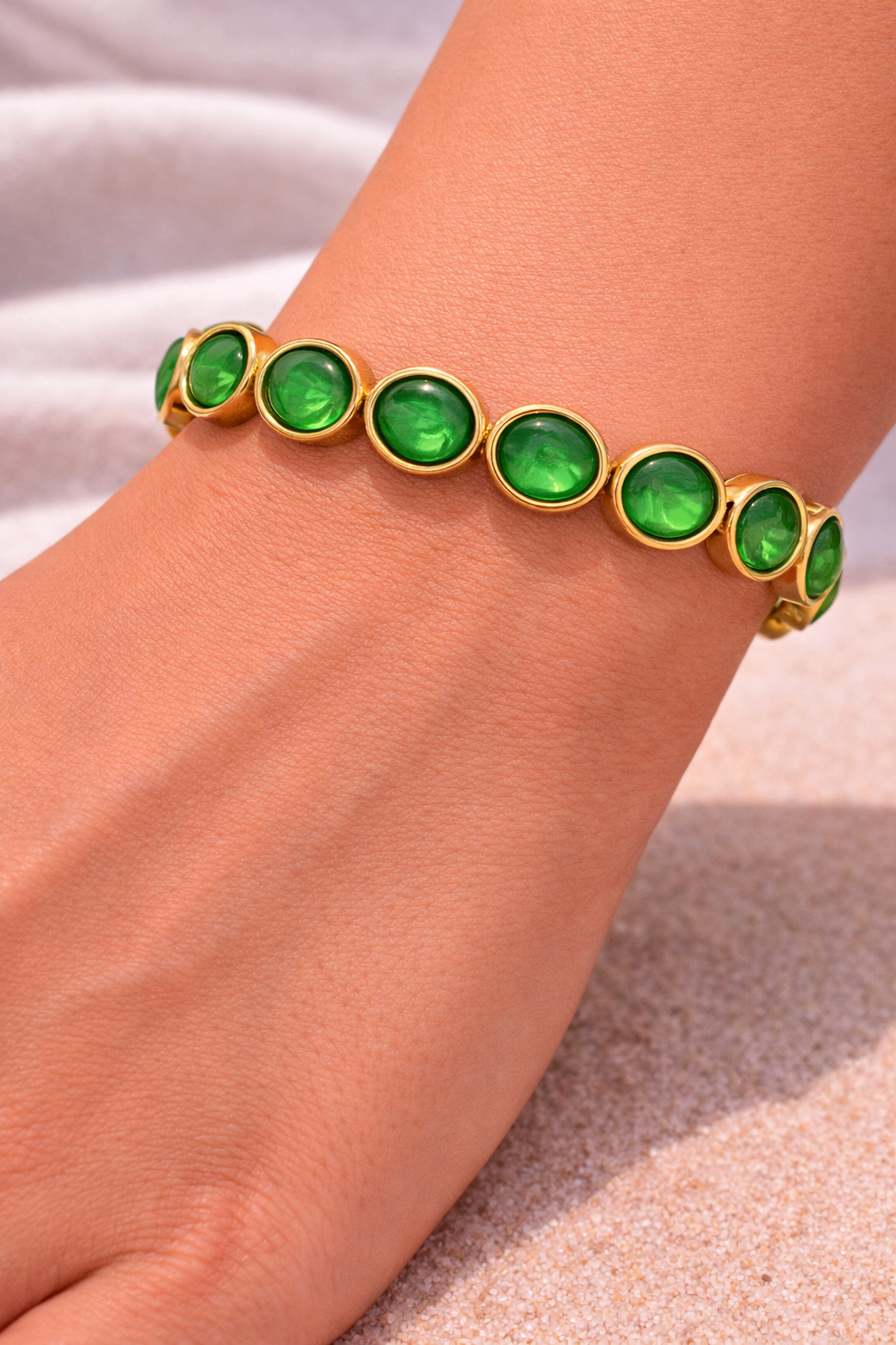 Statement Armband „Green Glow“ – elastisch & goldfarben