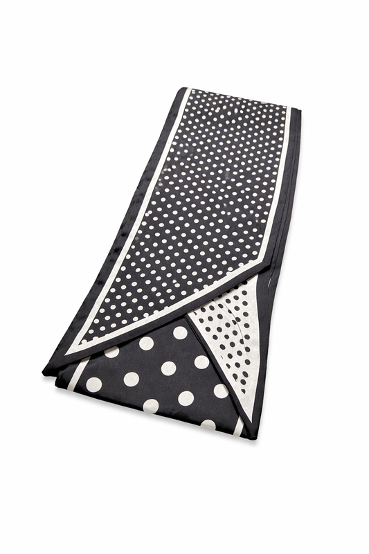 Tuch „Black Dot Chic“ – zeitloses Statement in Schwarz & Weiß