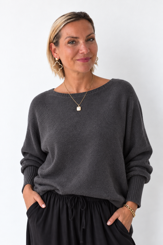 COZY CAPE – Oversized Pullover Anthrazit