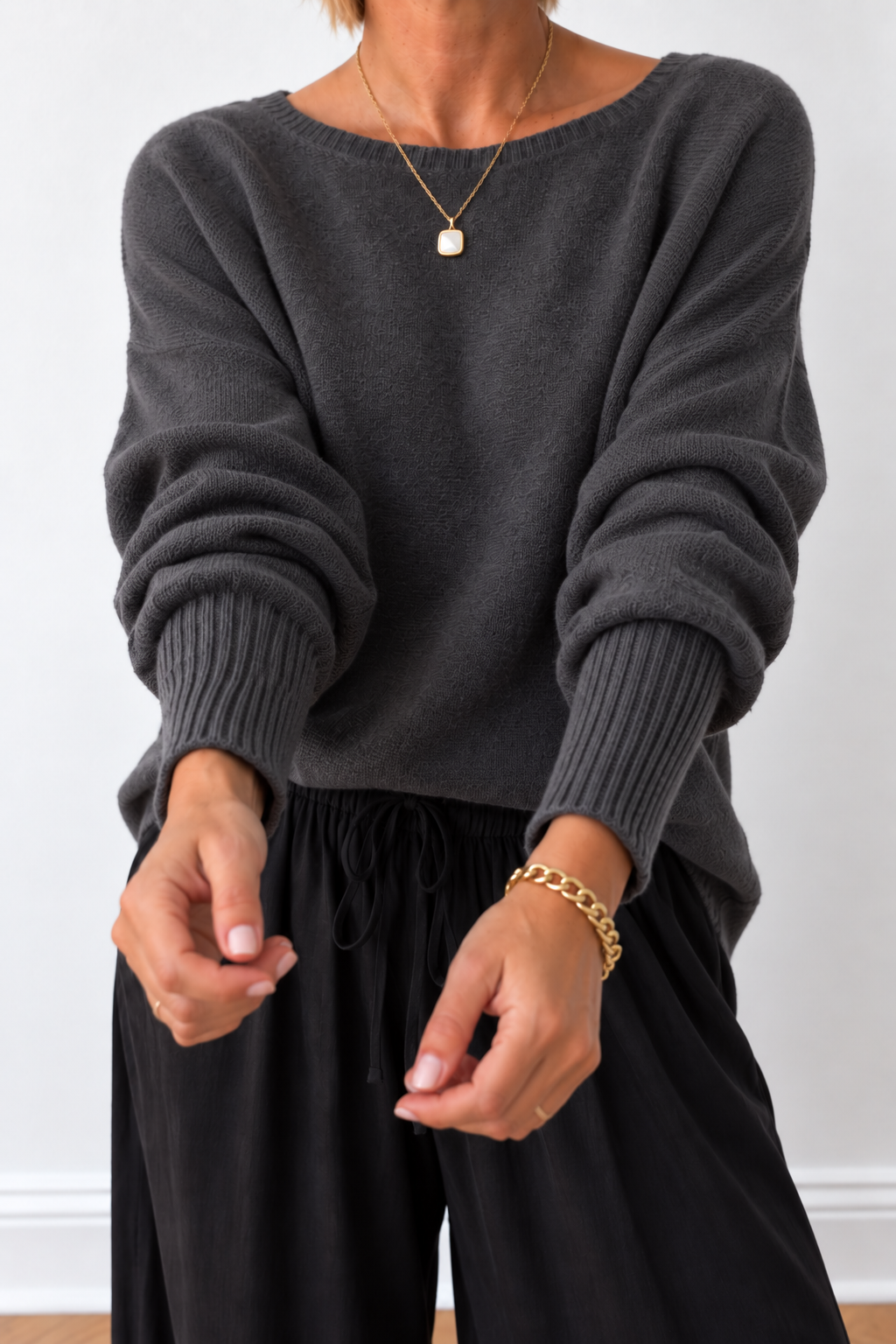 COZY CAPE – Oversized Pullover Anthrazit