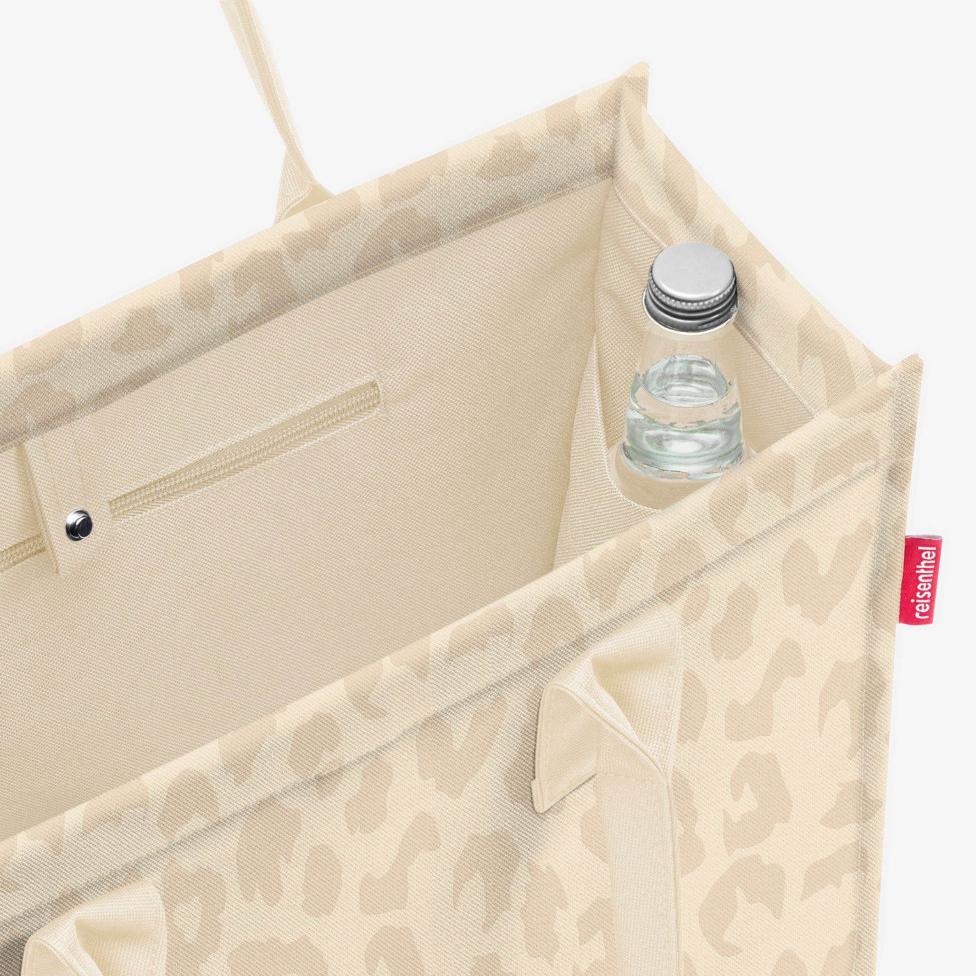 daily shopper Leo Vanille