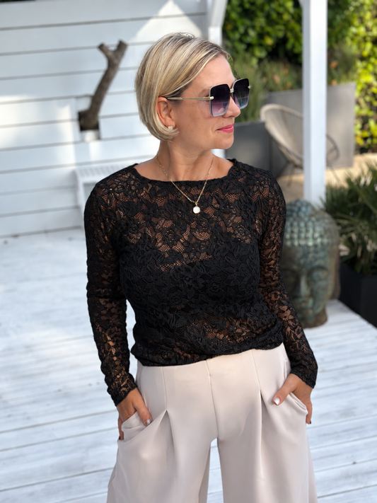 BLACK LACE – Elegantes Langarmshirt mit floraler Spitze
