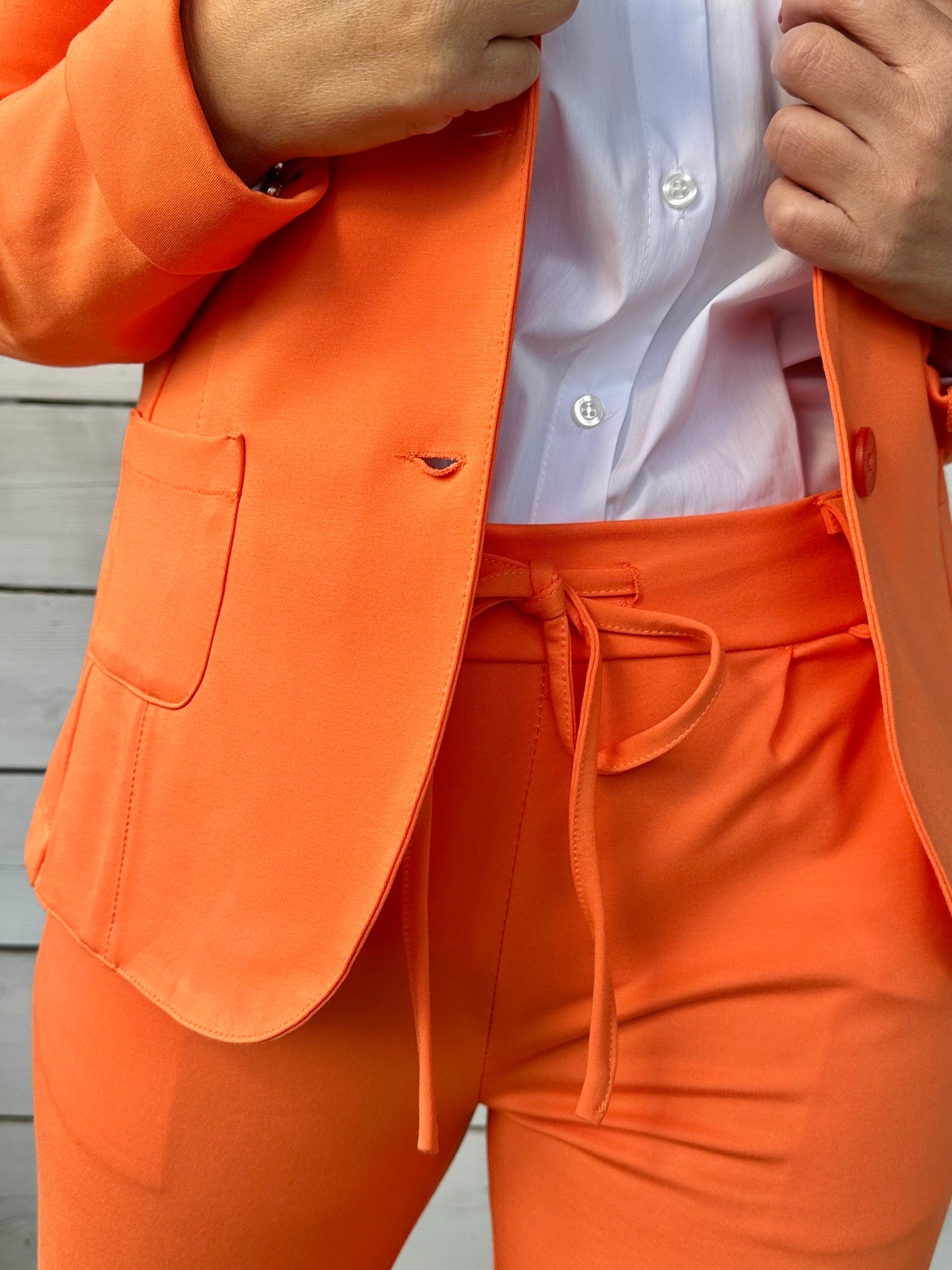 Stylischer Blazer in fröhlichem Orange