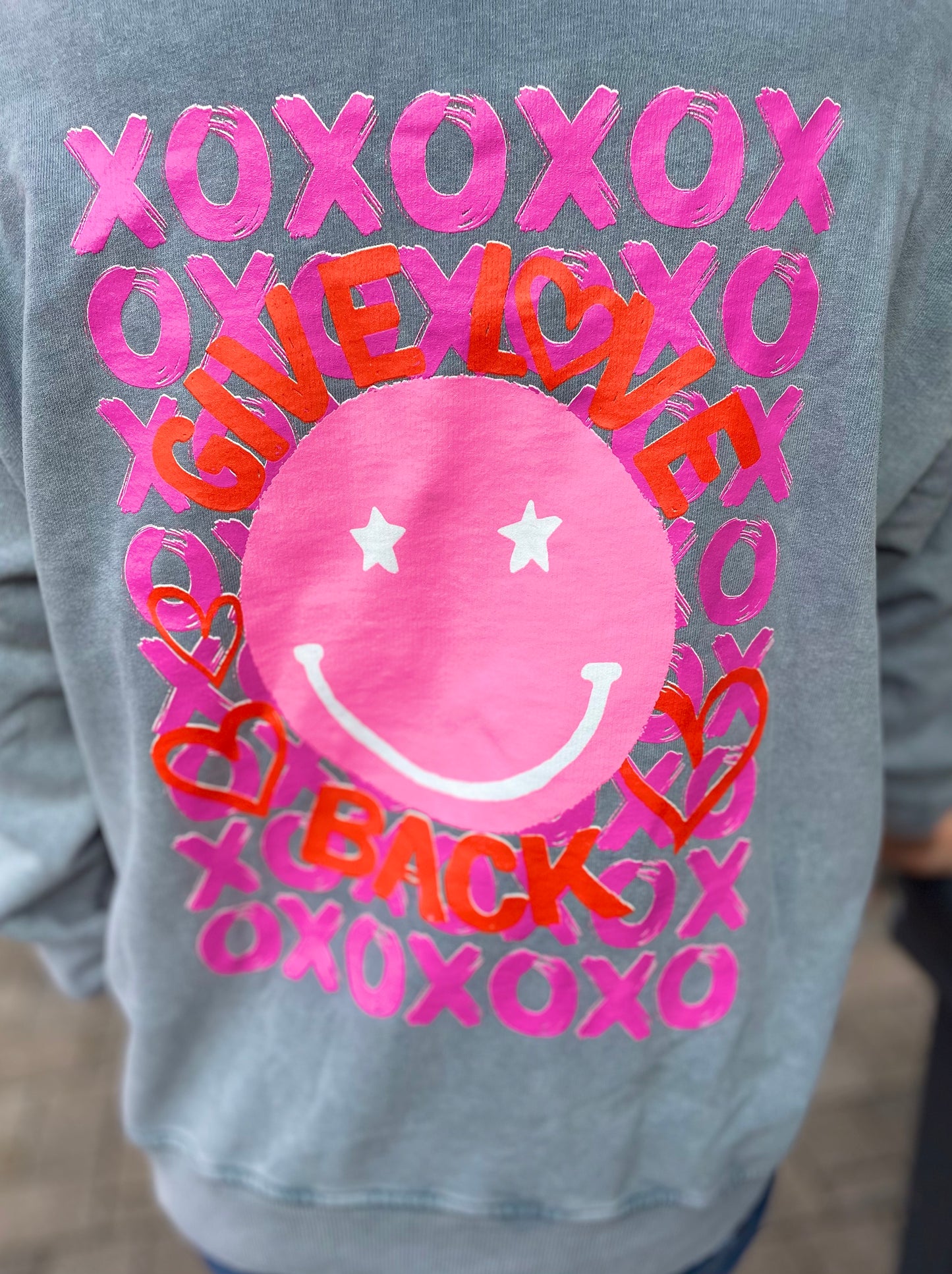 zuckersüßes Onesize Sweatshirt "GIVE LOVE BACK" in Hellgrau