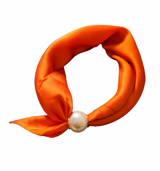 Halstuch Satin Glow – Orange mit Perlenverschluss
