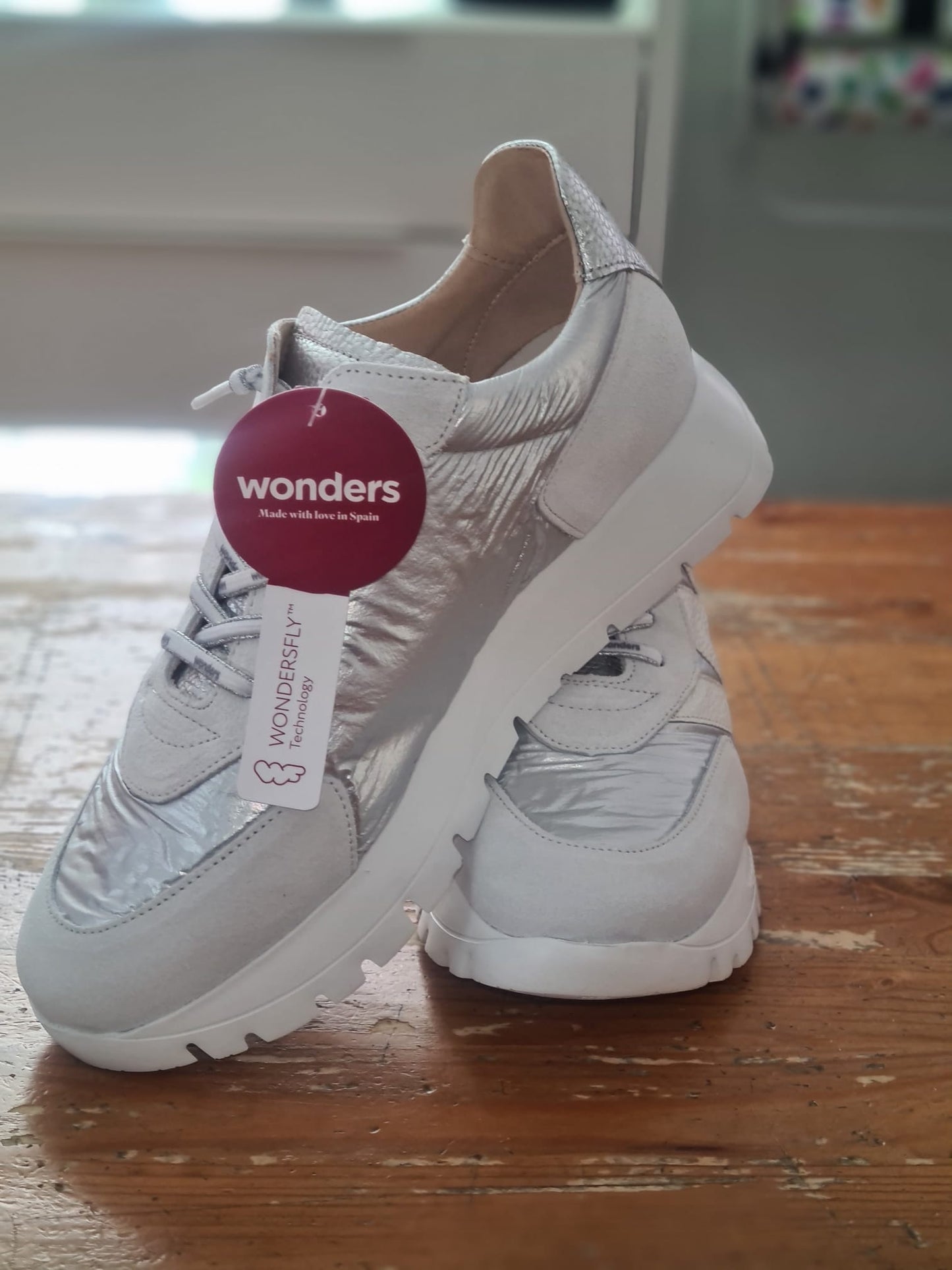 Stylischer WONDERS Sneaker "White/Silver"
