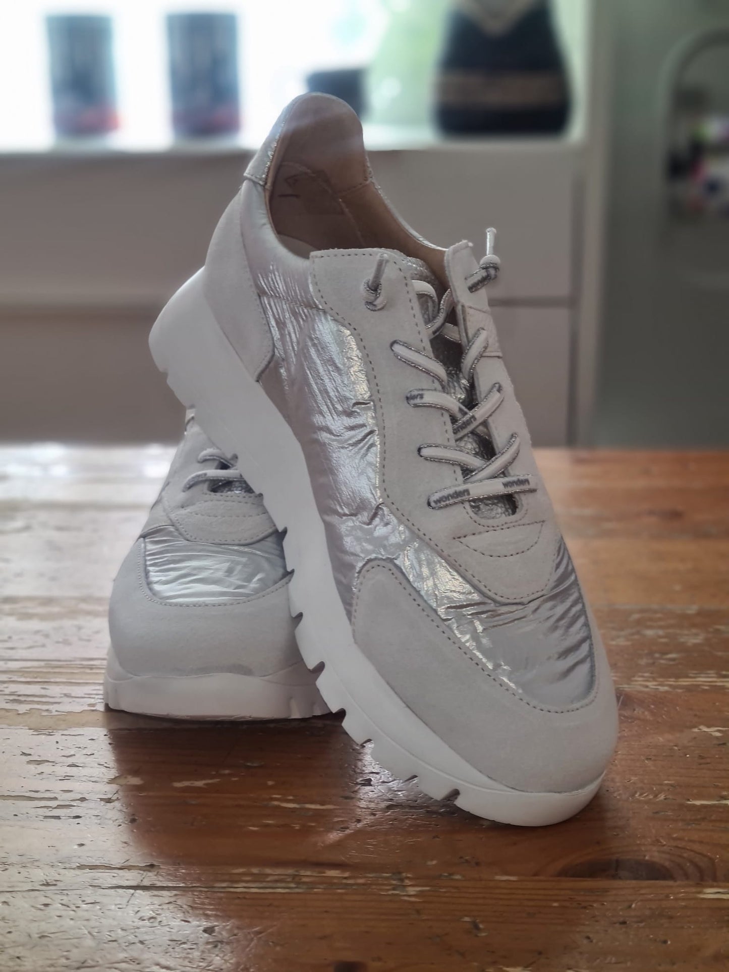 Stylischer WONDERS Sneaker "White/Silver"