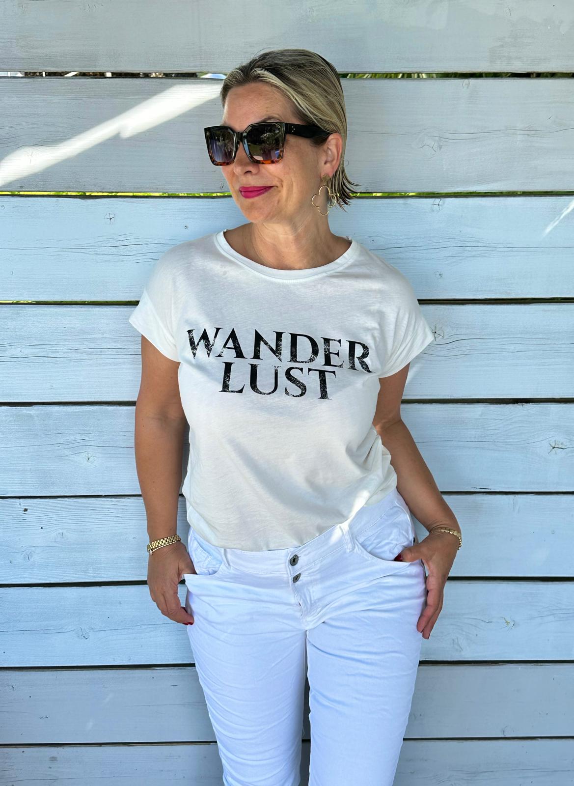 Zuckersüßes T-Shirt mit "Wanderlust" Schriftzug in Creméwhite