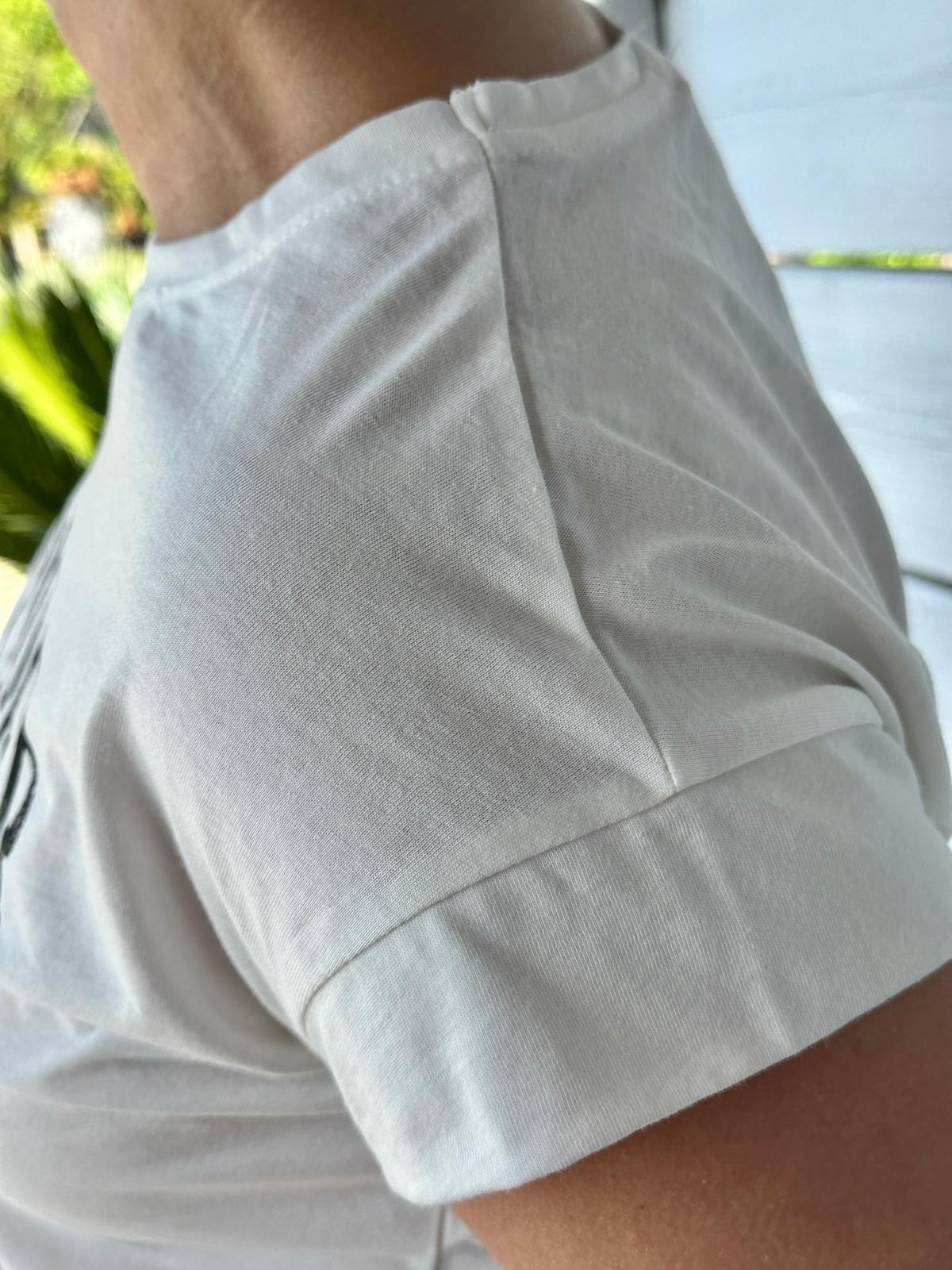 Zuckersüßes T-Shirt mit "Wanderlust" Schriftzug in Creméwhite