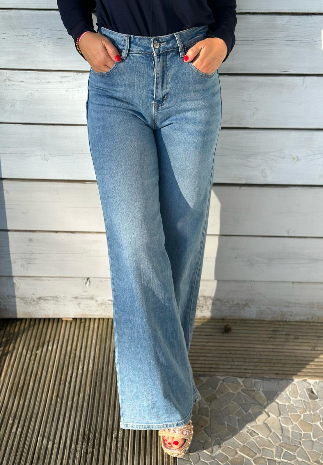 Stylische Washed Jeans mit Schlag