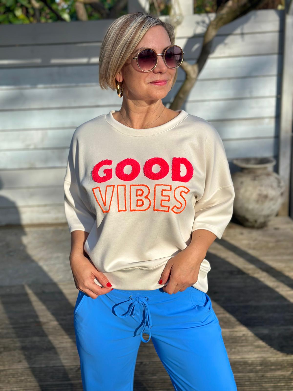 "GOOD VIBES" Kurz-Arm Sweatshirt in Cremé