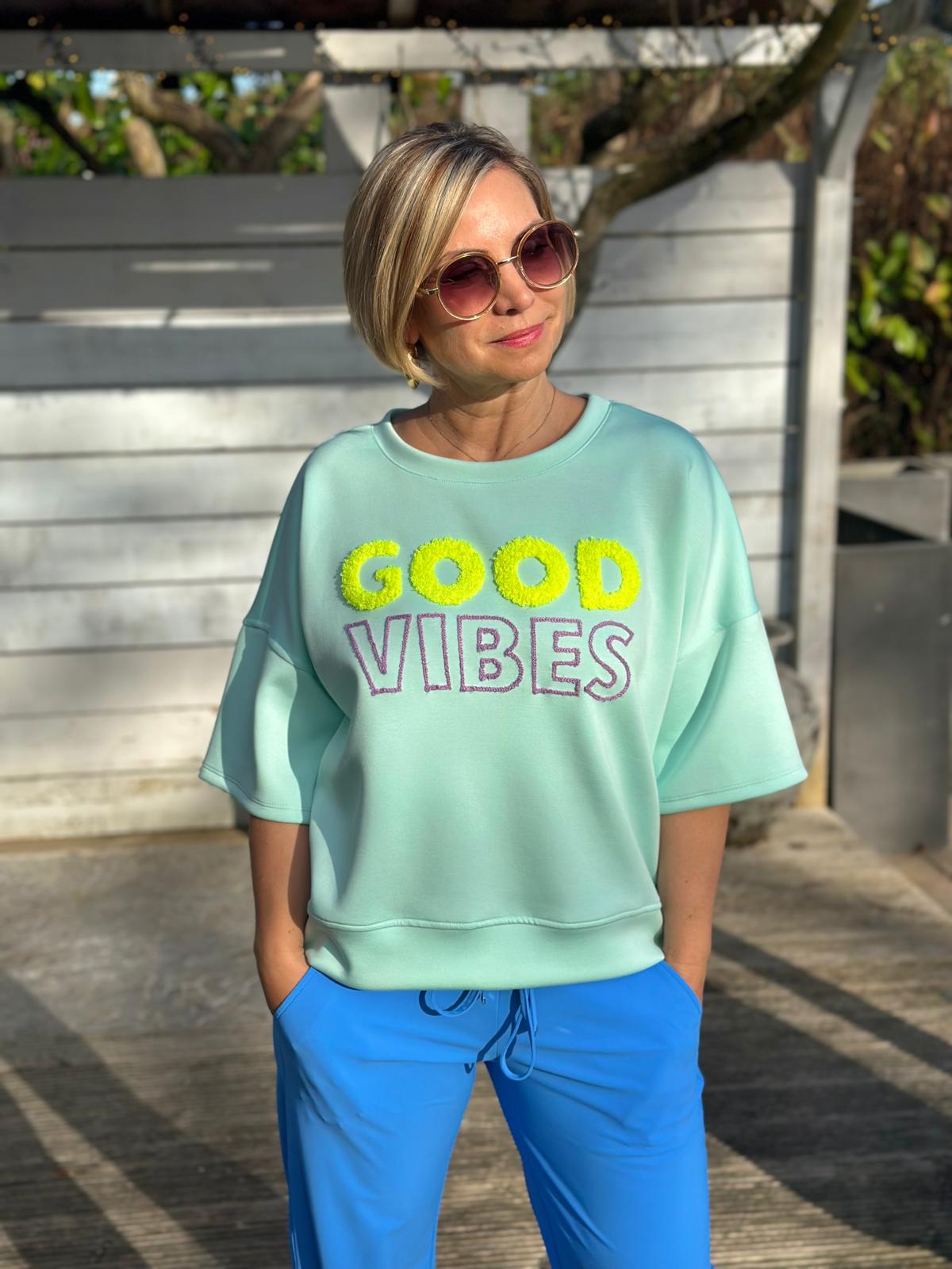 "GOOD VIBES" Kurz-Arm Sweatshirt in Mint