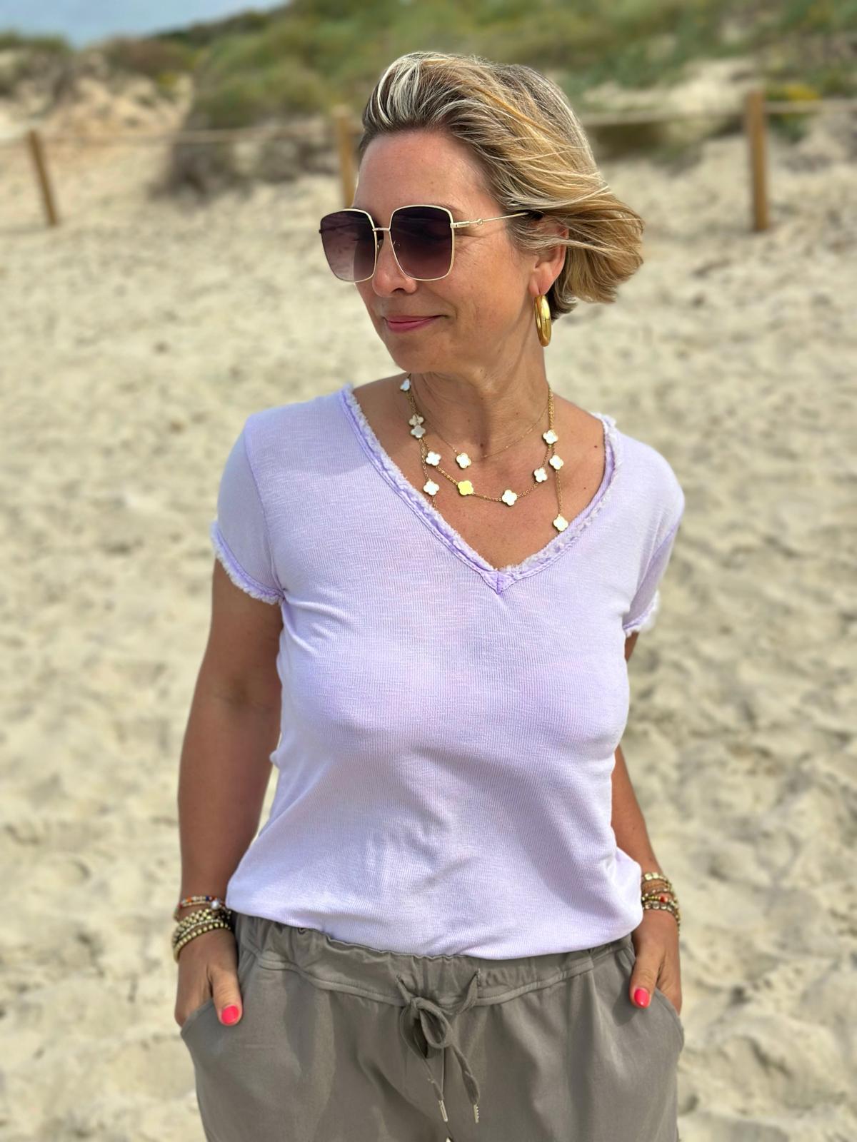 Süßes V-Neck Basic Shirt in Flieder