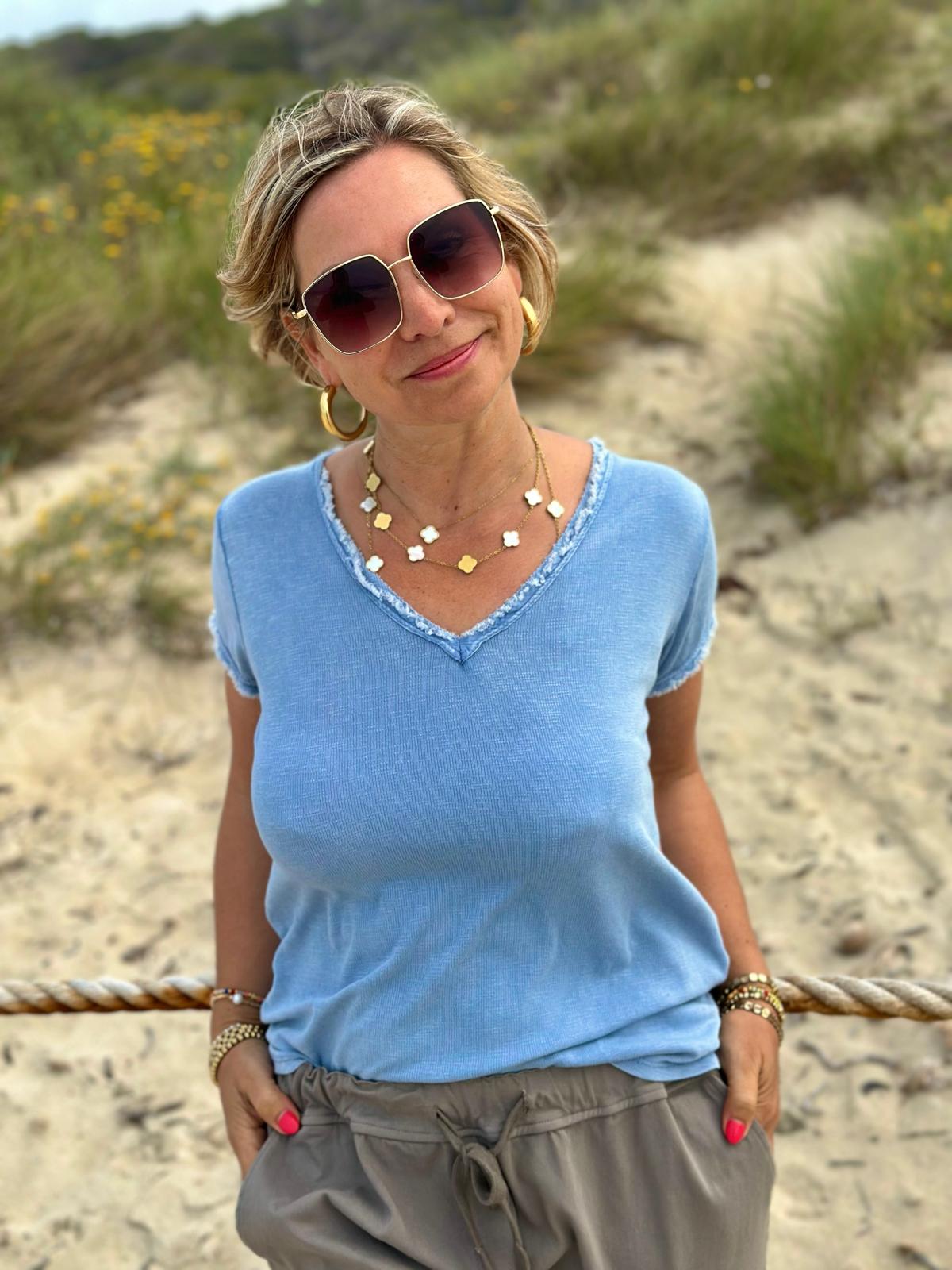 Süßes V-Neck Basic Shirt in Graublau