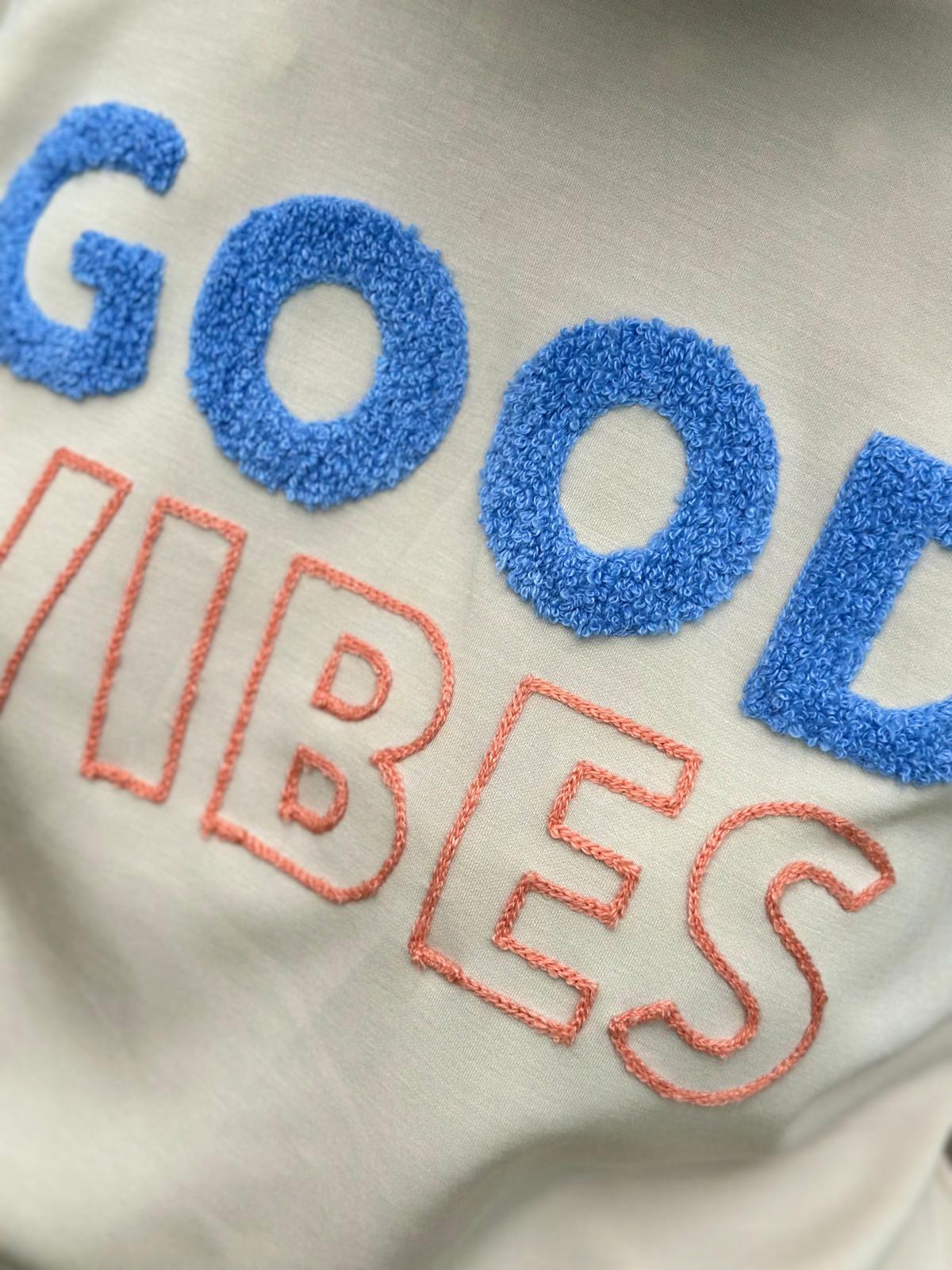 "GOOD VIBES" Kurz-Arm Sweatshirt in Cremé/Blue