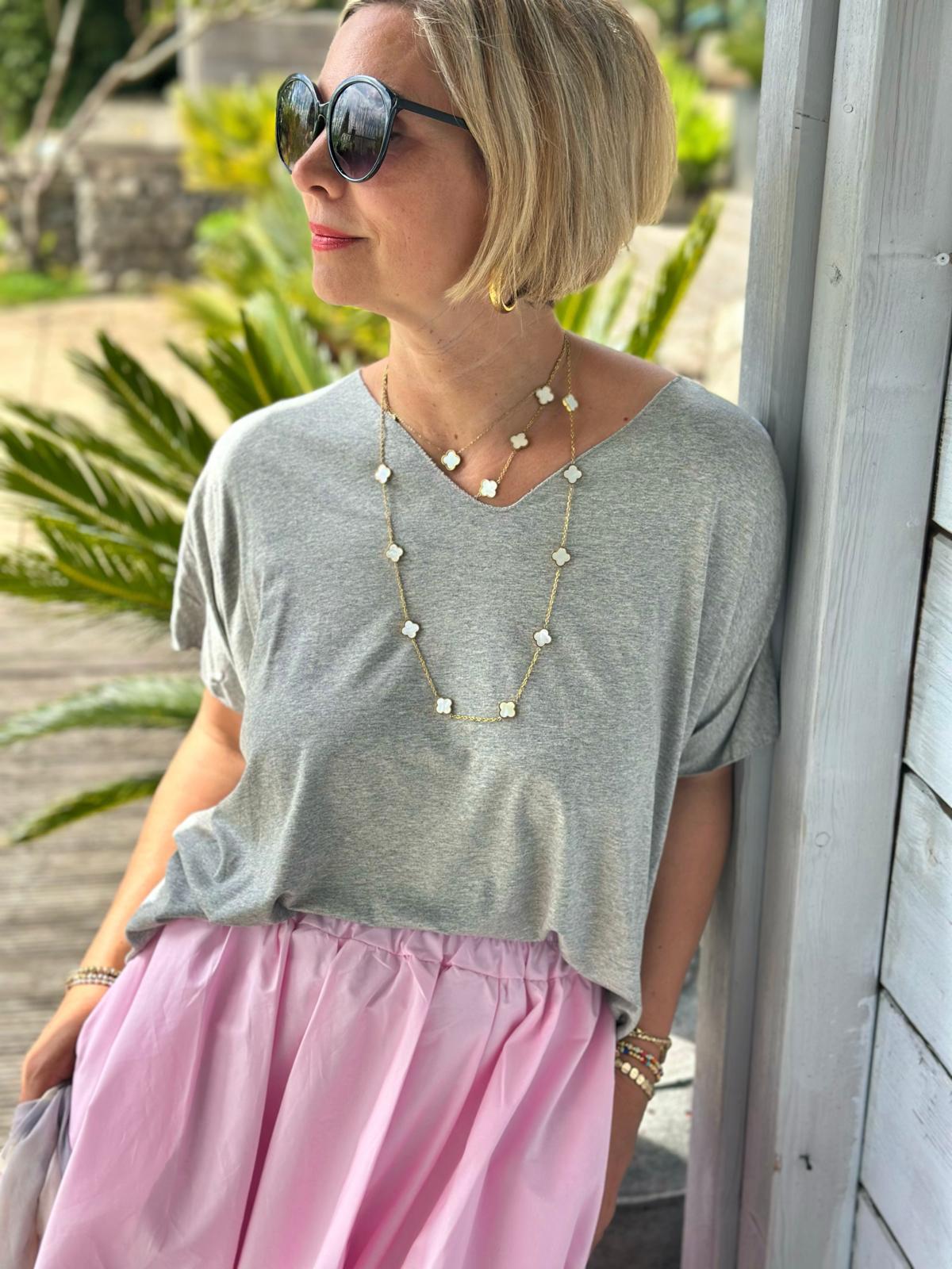 Sommerliches Basic-Shirt in Grau