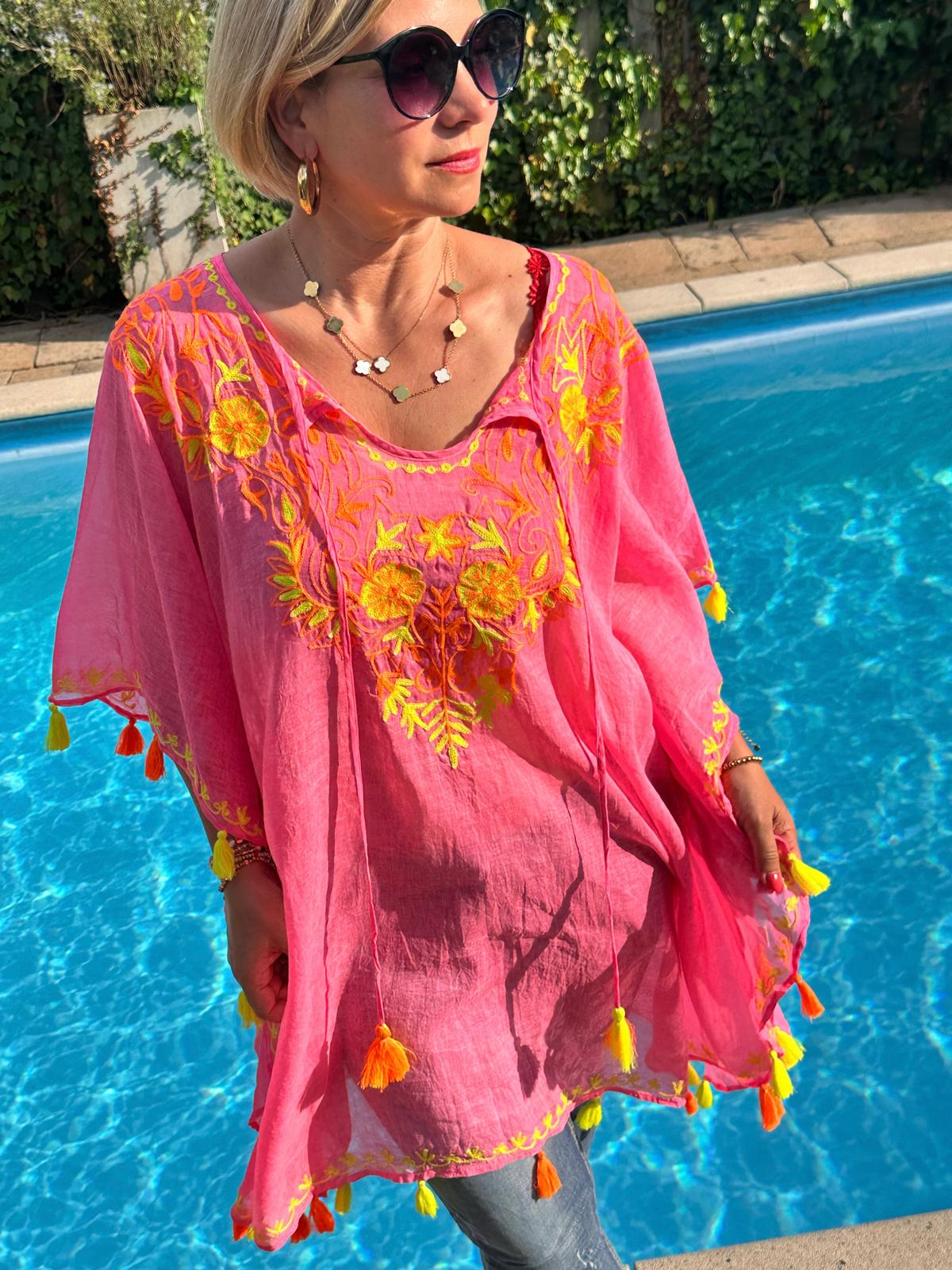 Zuckersüße Sommertunika mit Stickerei in PINK