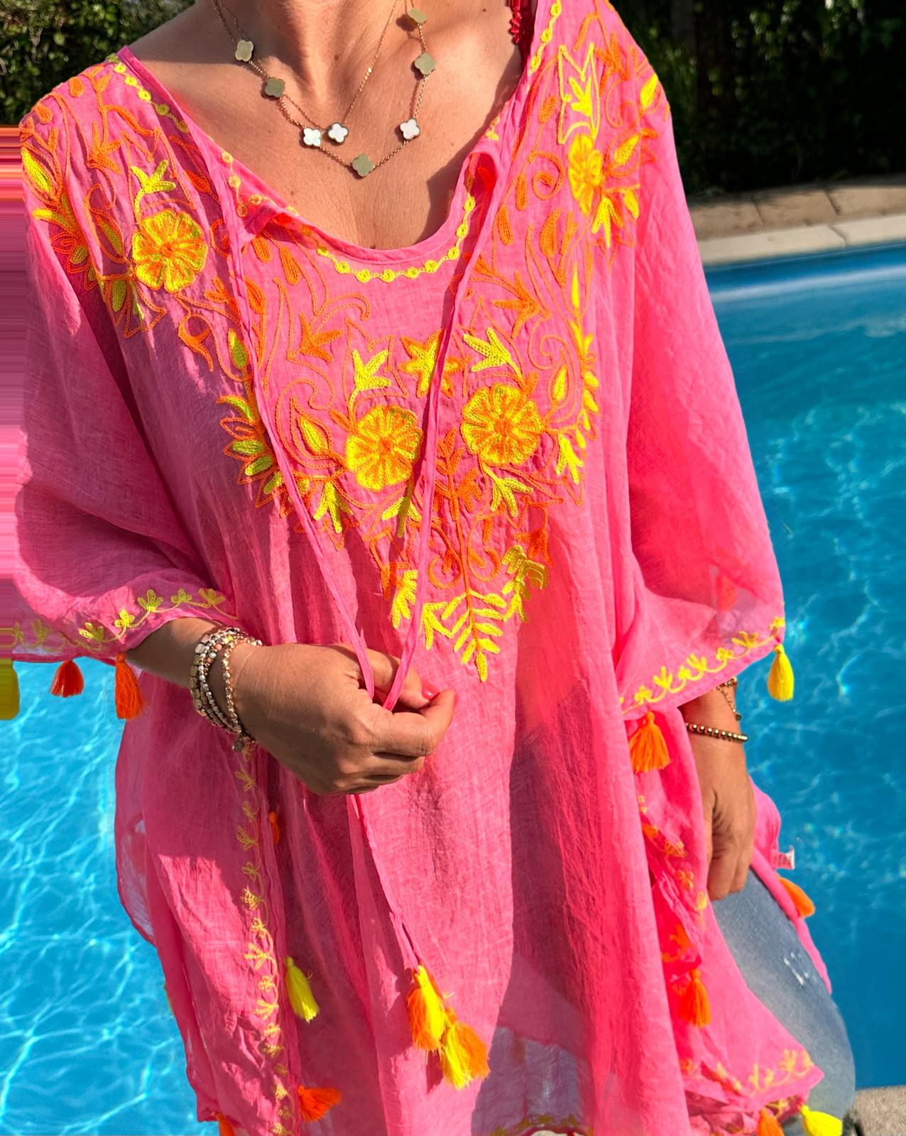 Zuckersüße Sommertunika mit Stickerei in PINK