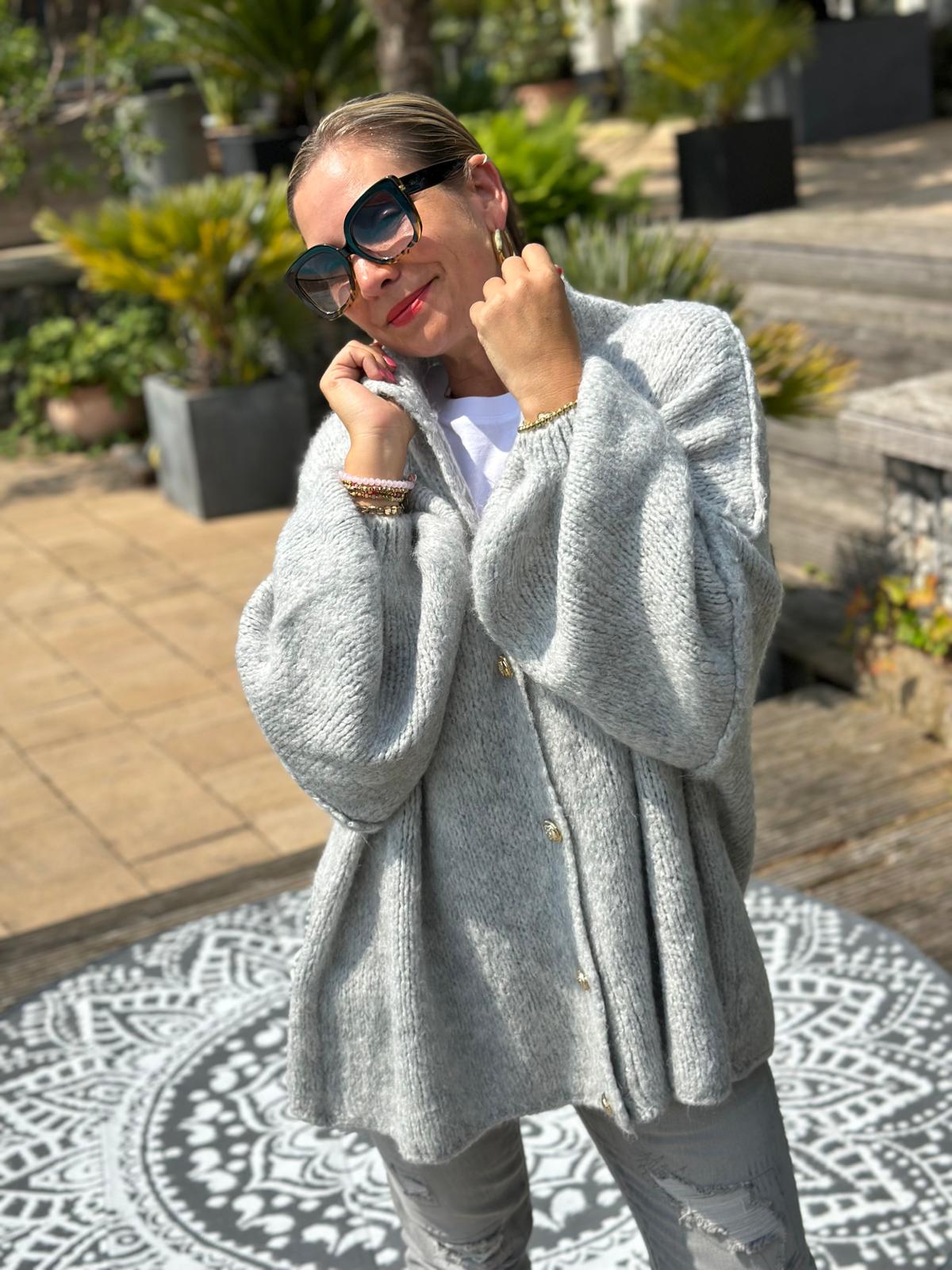 Süße Onesize Strickjacke in Grau