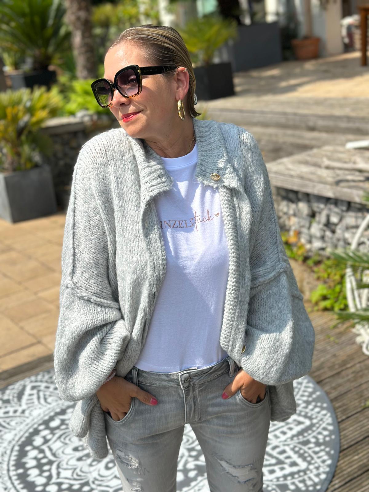 Süße Onesize Strickjacke in Grau