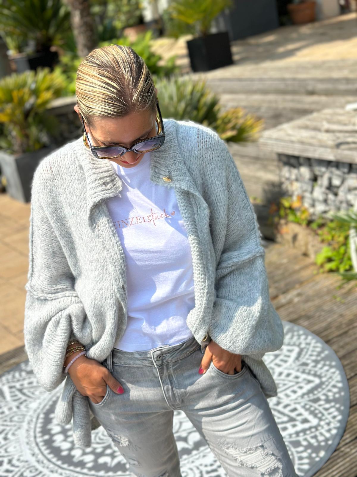 Süße Onesize Strickjacke in Grau